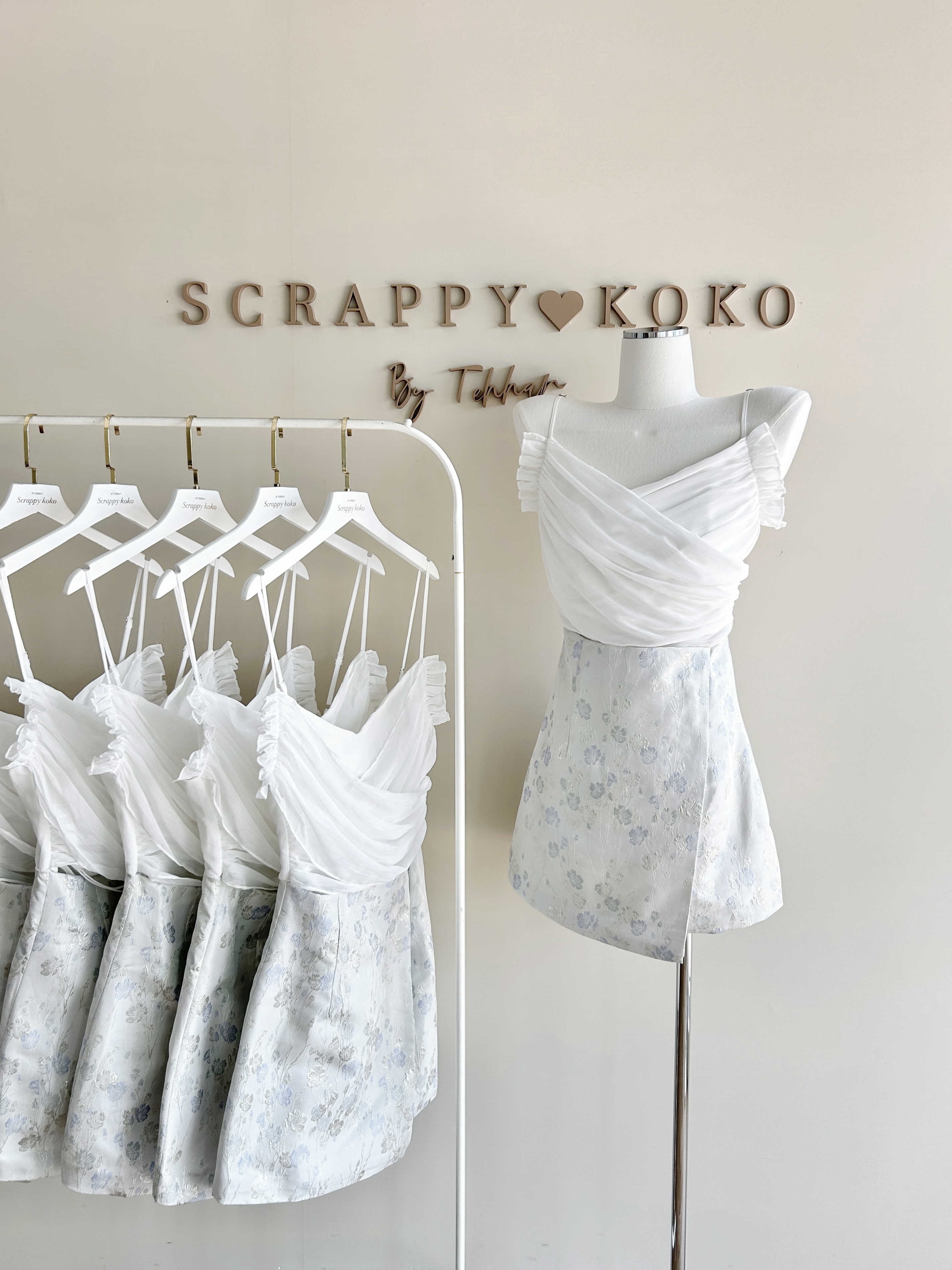 Timeless 永恆 細肩帶銀刺繡短洋裝