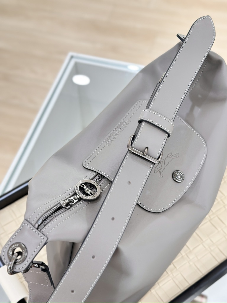 LONGCHAMP Xtra Hobo M