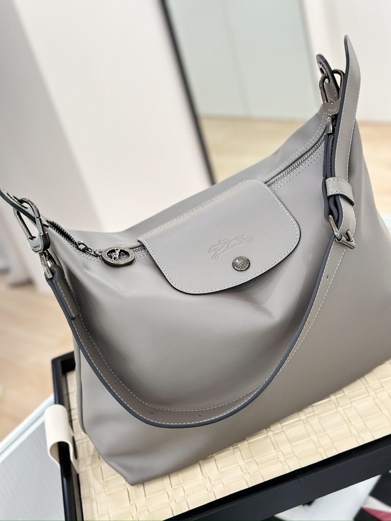 LONGCHAMP Xtra Hobo M