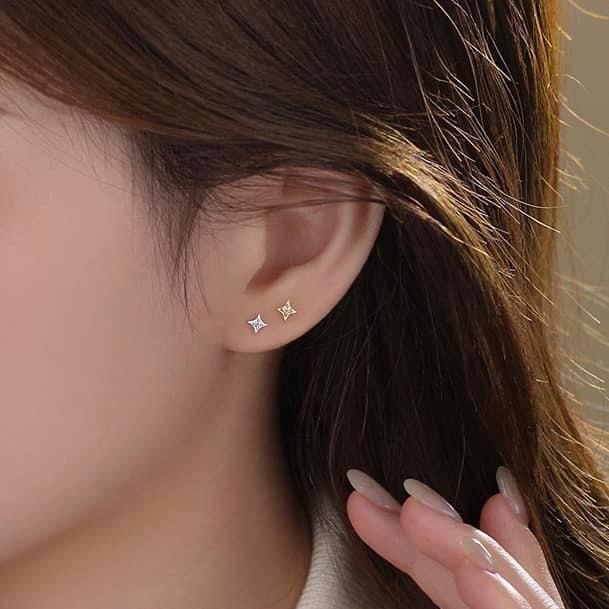 香港銀飾 ❘ 亮鑽四芒星 轉珠式 純銀耳針 (8/31收單)