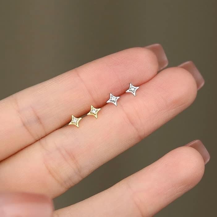 香港銀飾 ❘ 亮鑽四芒星 轉珠式 純銀耳針 (8/31收單)