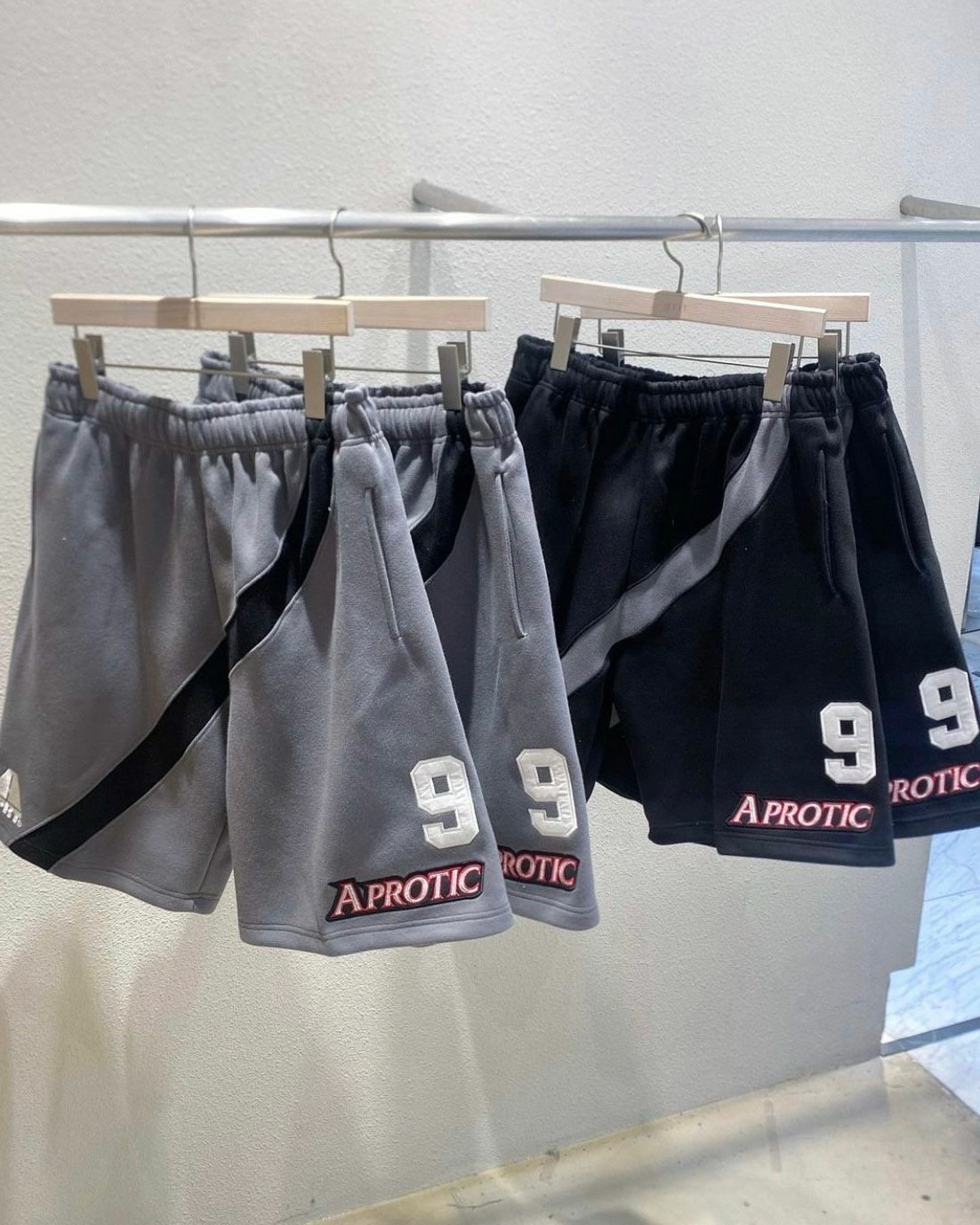 英文字圖案短褲 aprotic-014P