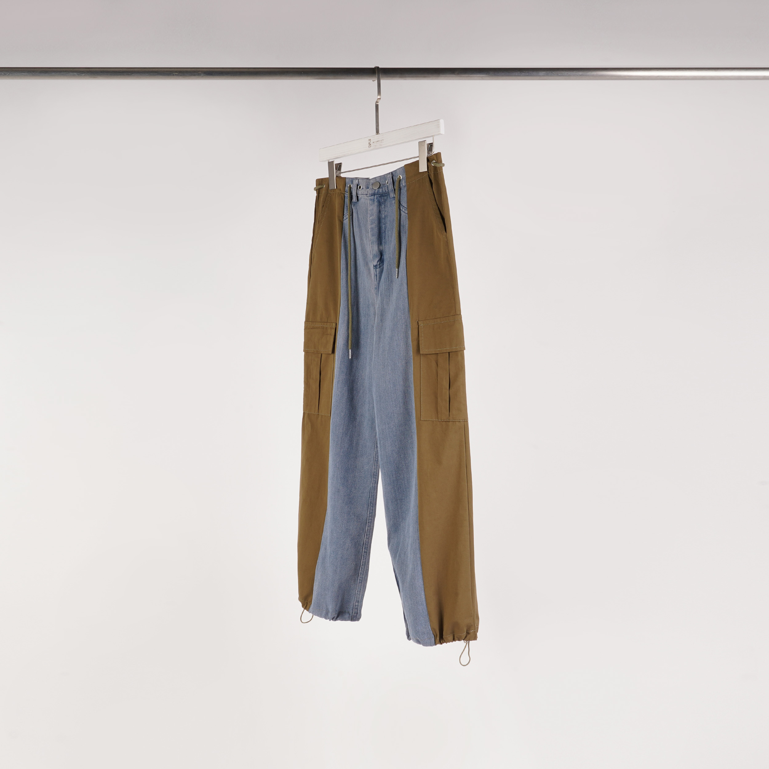 設計釦拼接撞色抽繩牛仔褲 | 卡其綠