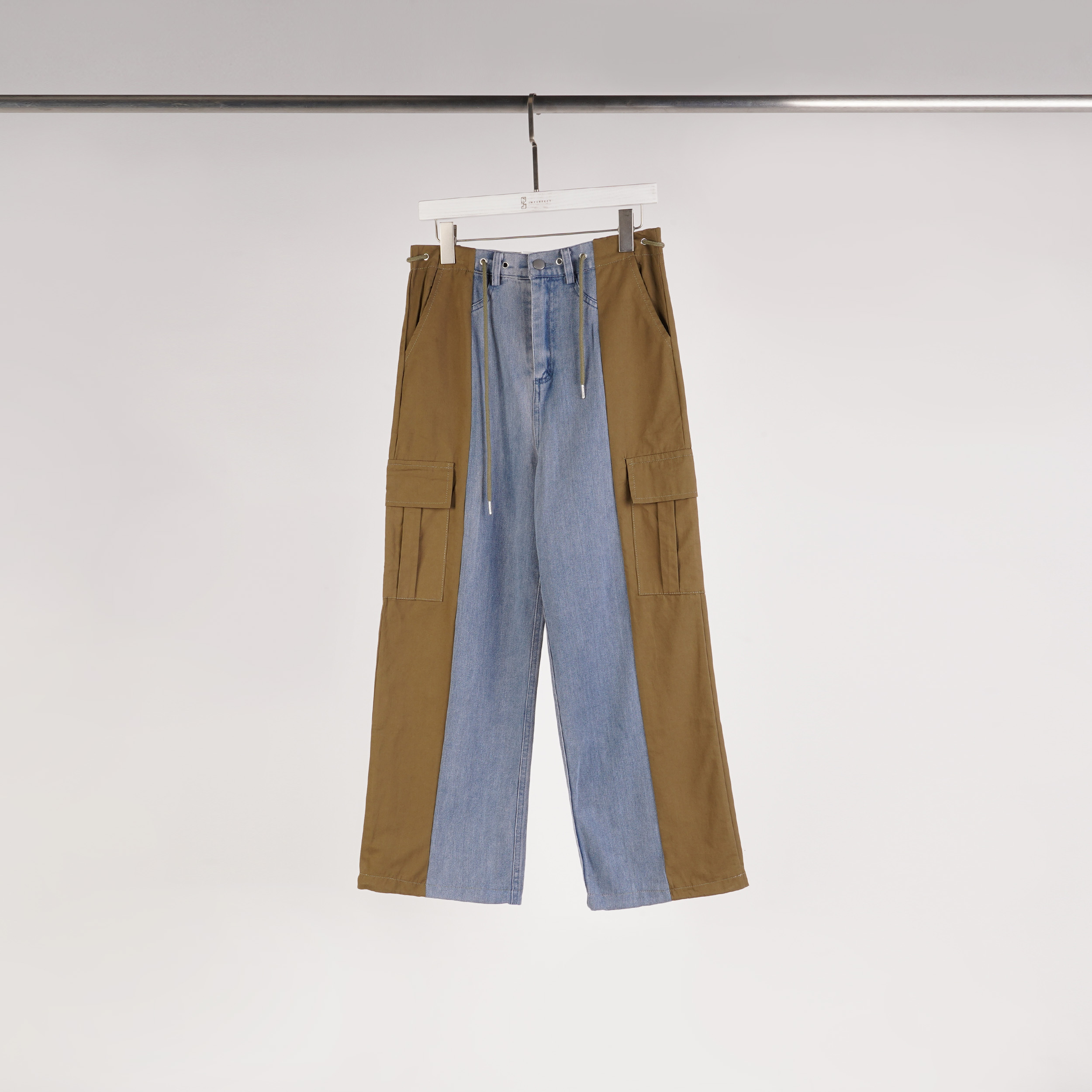 設計釦拼接撞色抽繩牛仔褲 | 卡其綠