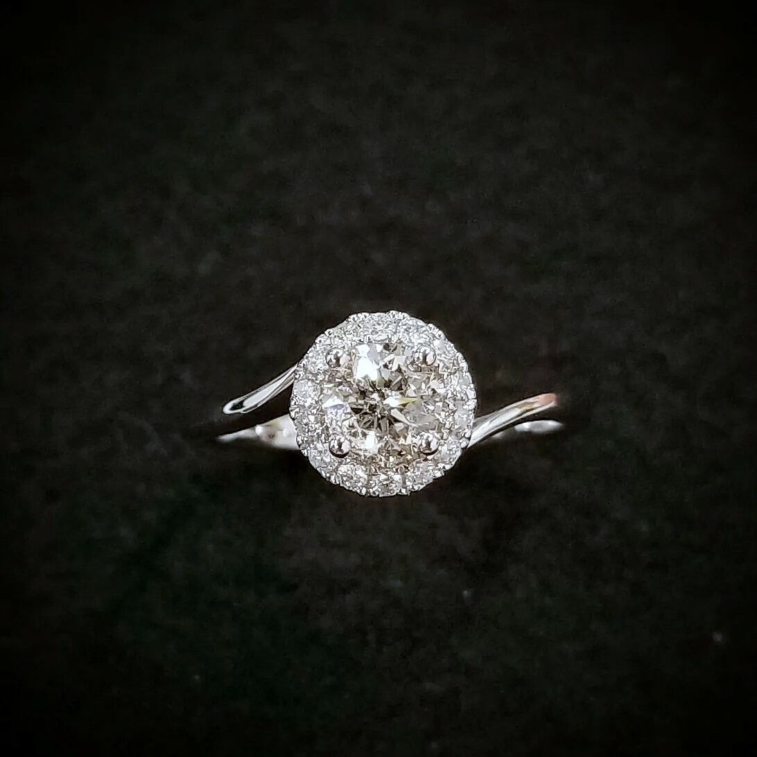 18K White Gold 0.65ct Diamond Ring