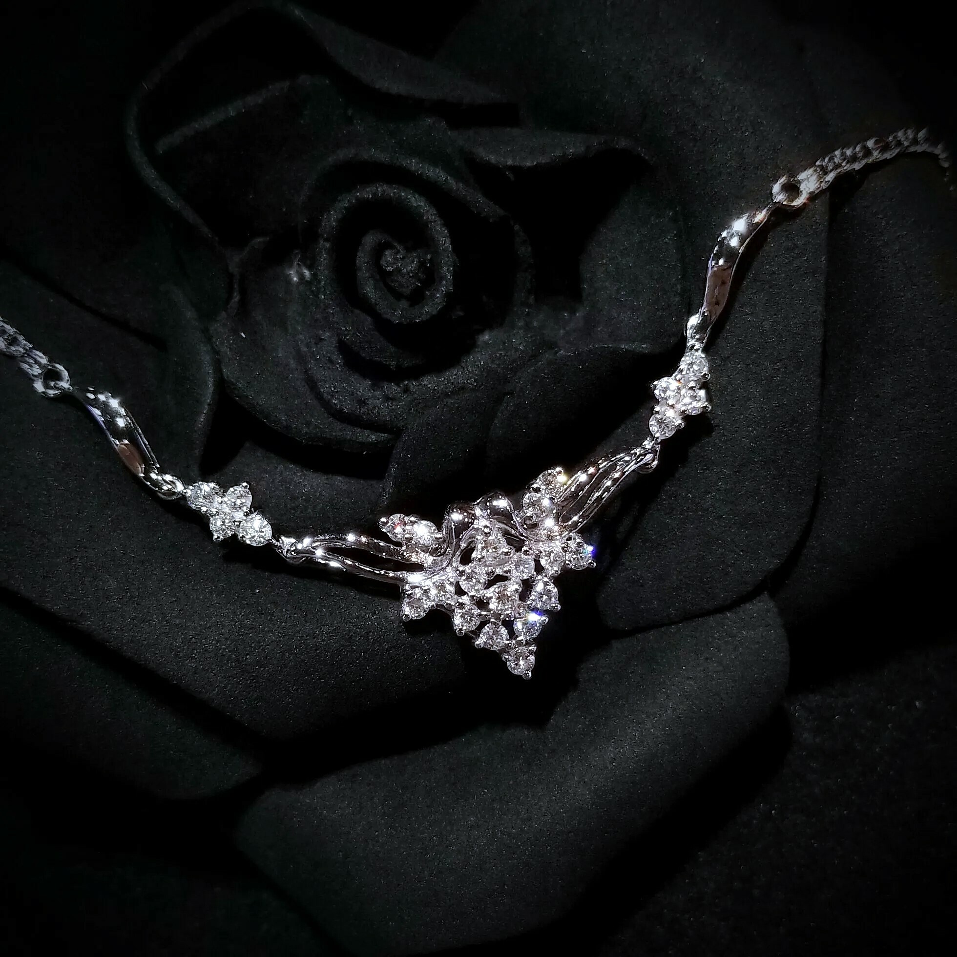 18K White Gold 0.88ct Diamond Necklace