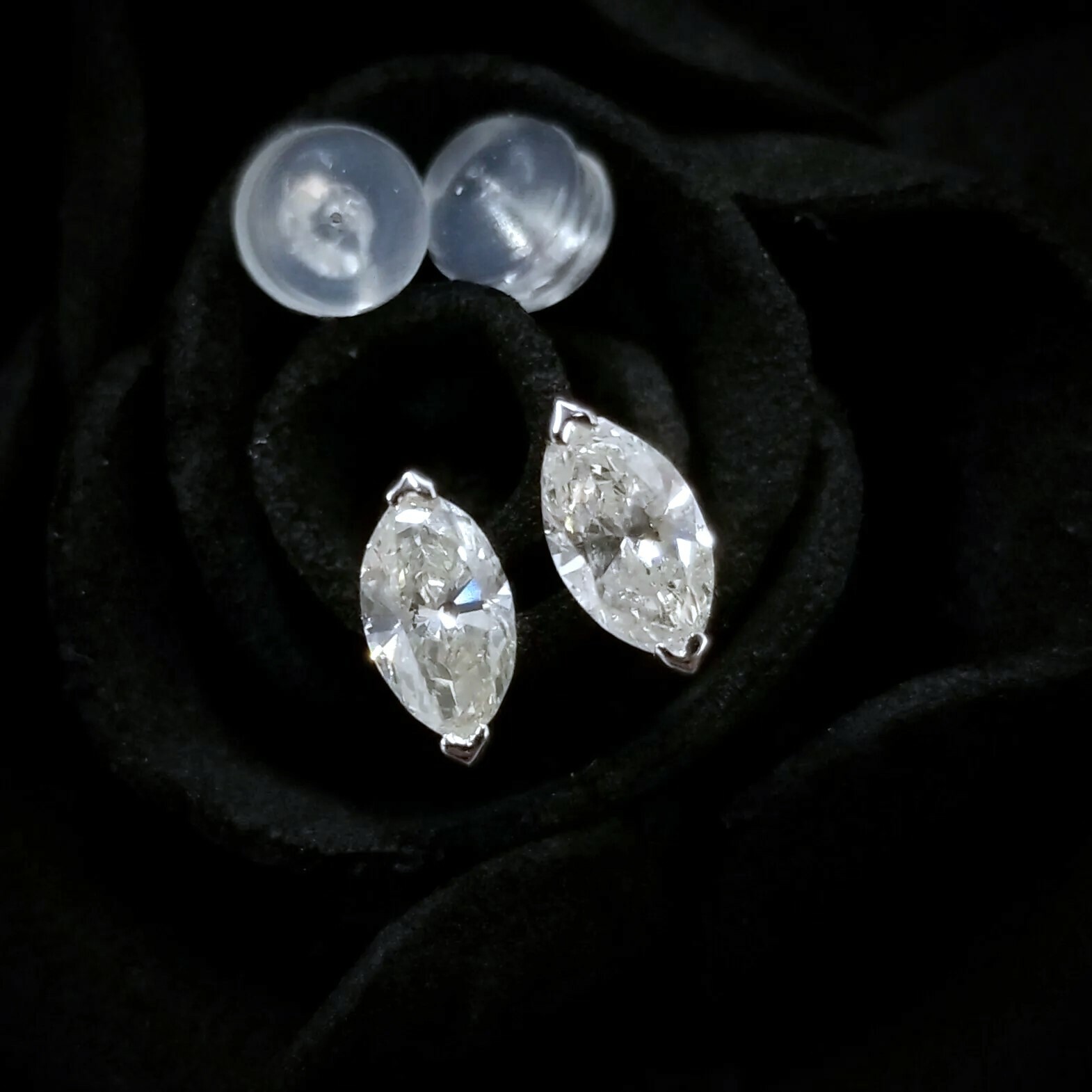 全新18K白金【主石88份欖尖形鑽石】耳環