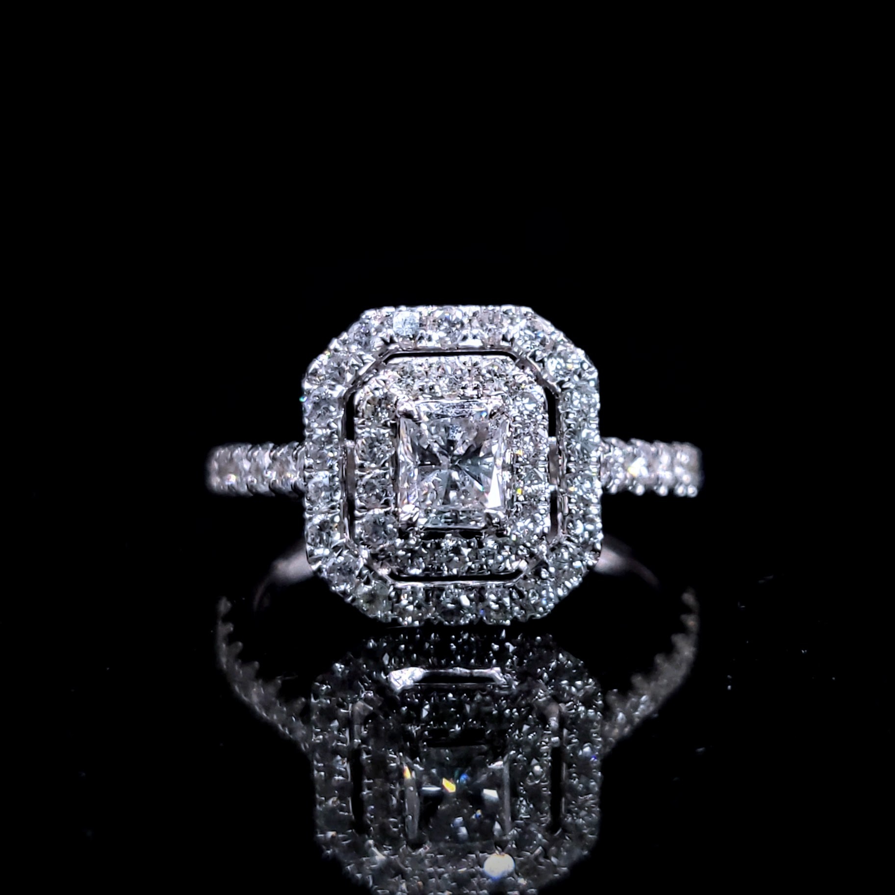 18K White Gold 0.92ct Radiant Cut Diamond Ring