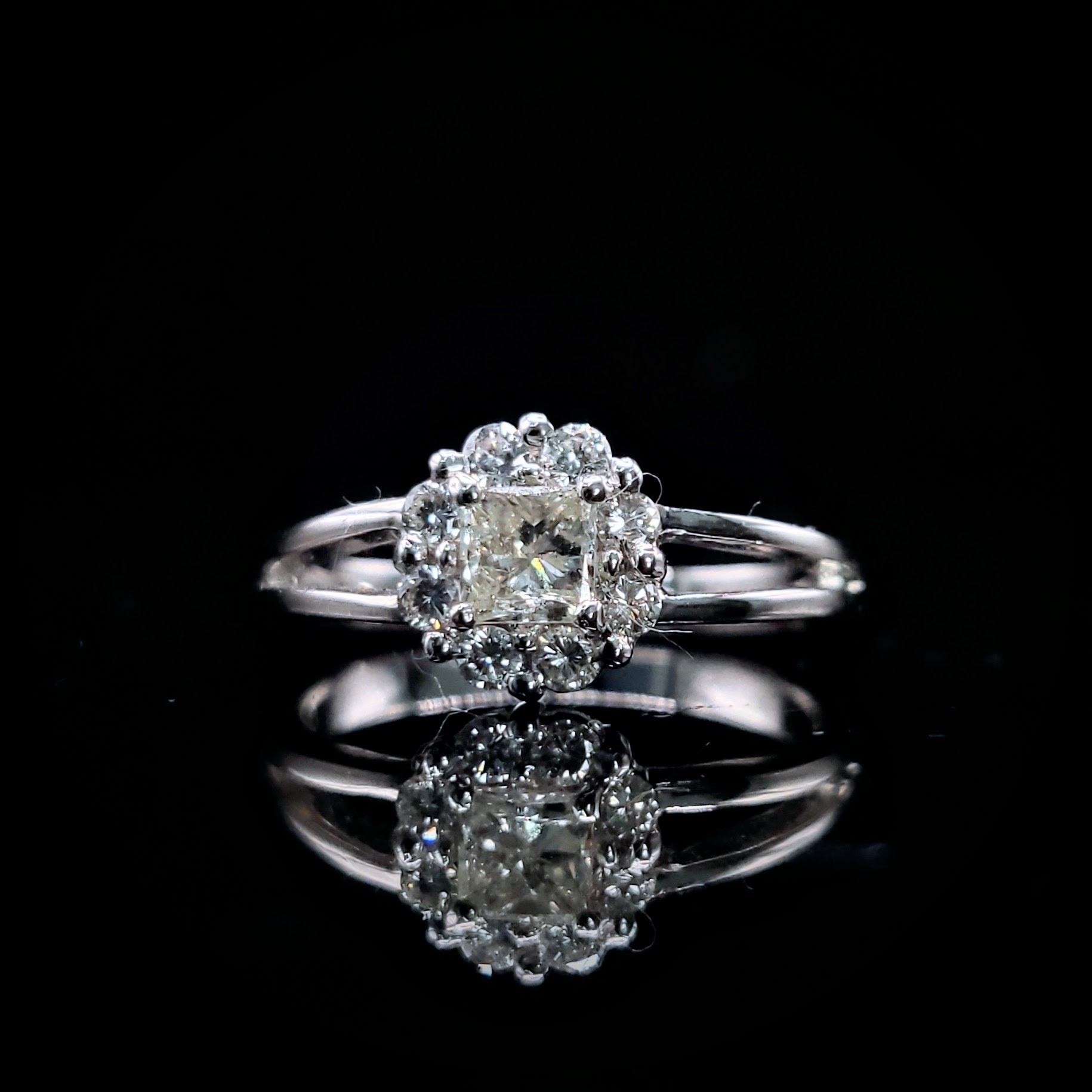 18K White Gold 0.46ct Princess Cut Diamond Ring