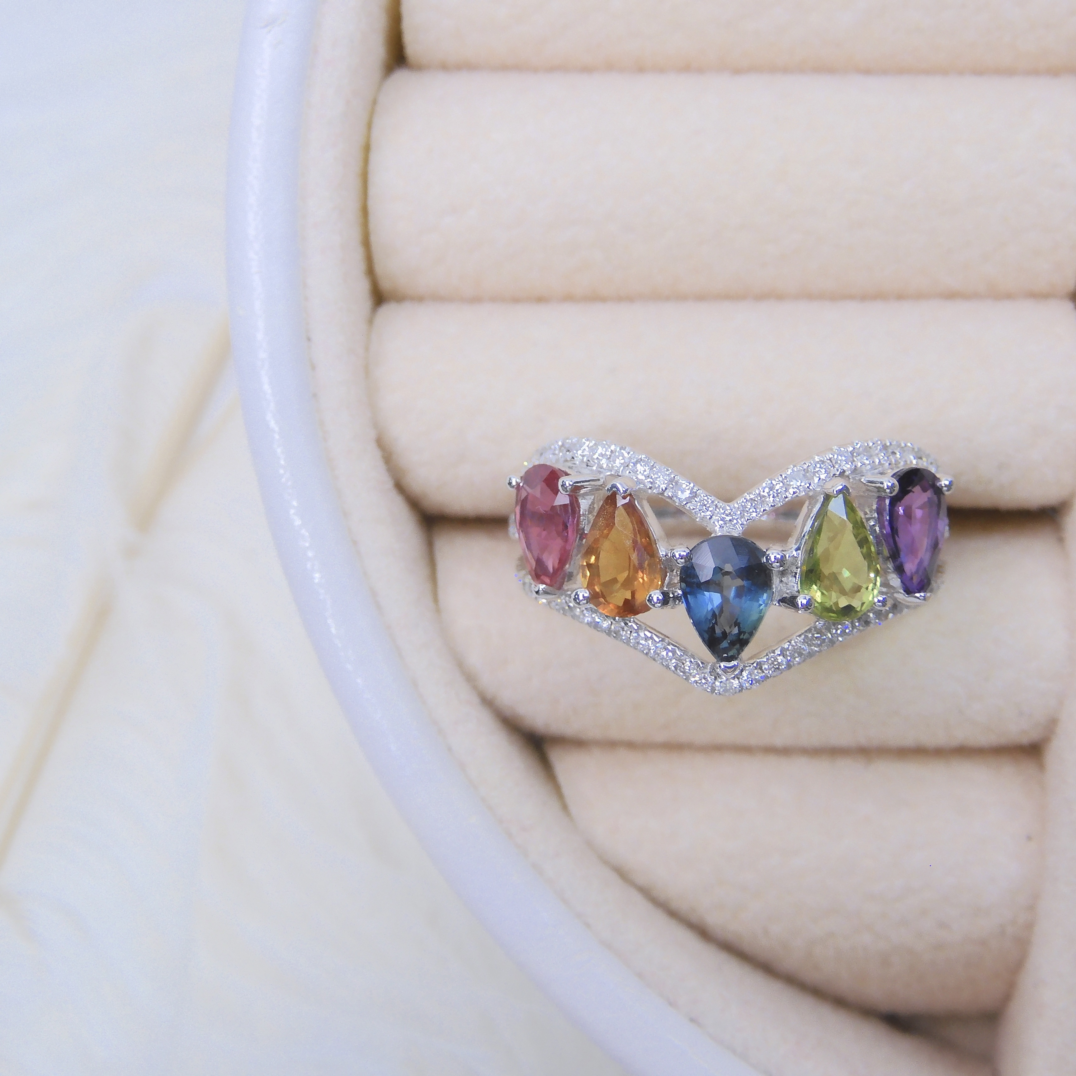 18K金 2.63ct 彩色藍寶石戒指