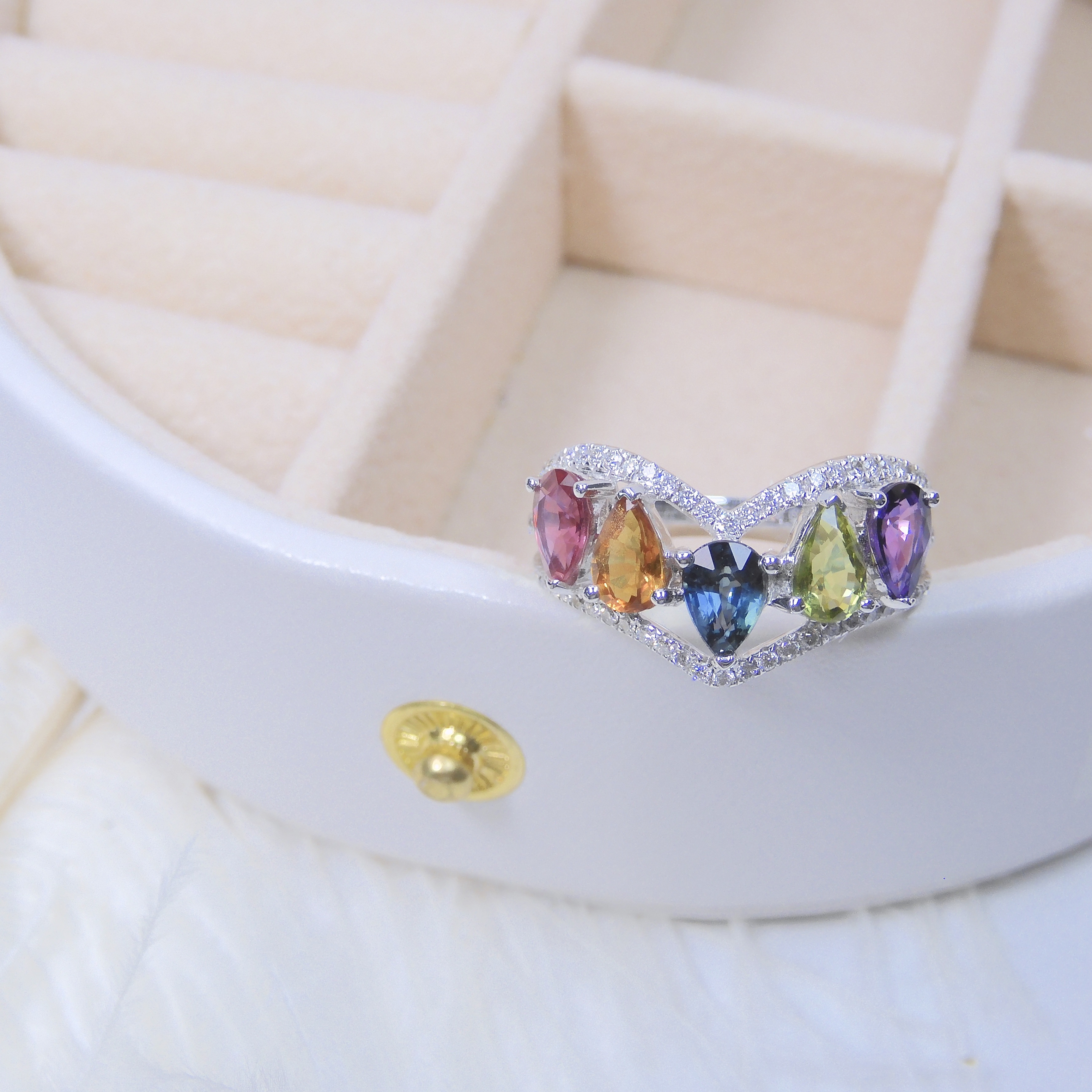 18K金 2.63ct 彩色藍寶石戒指