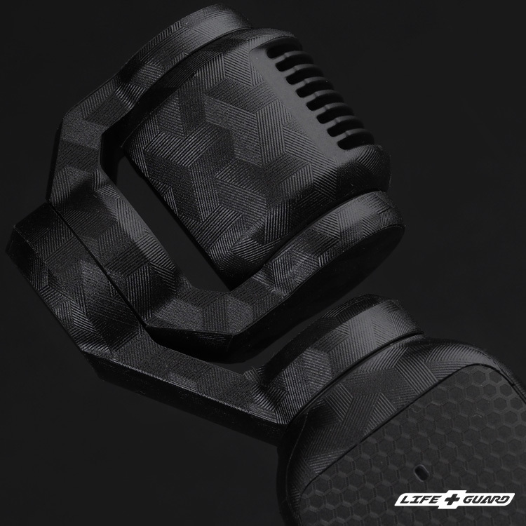 DJI Osmo Pocket 3 貼膜質感特寫，LIFE+GUARD 設計風格