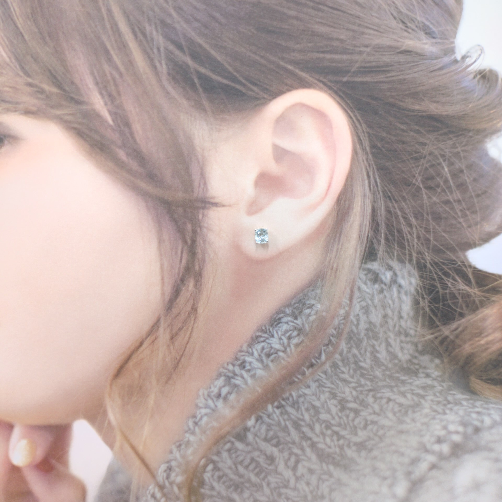 18K White Gold 0.83ct Sapphire Single Earring