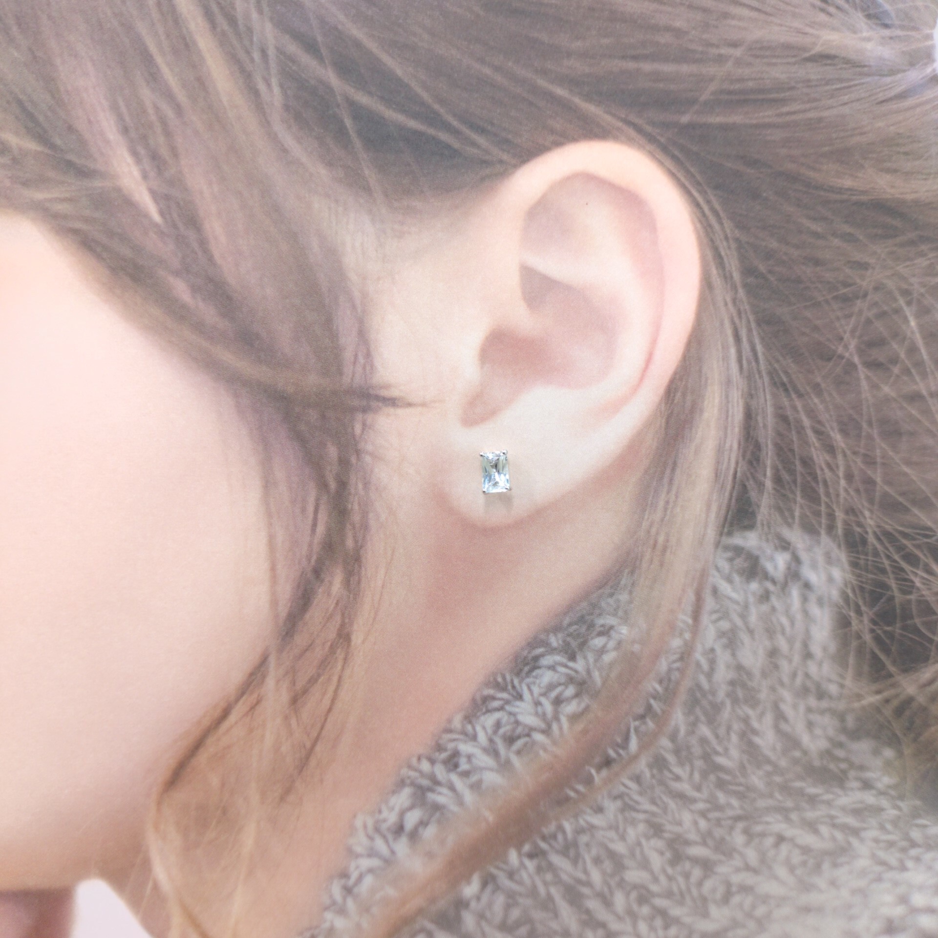 18K White Gold 0.72ct Sapphire Single Earring