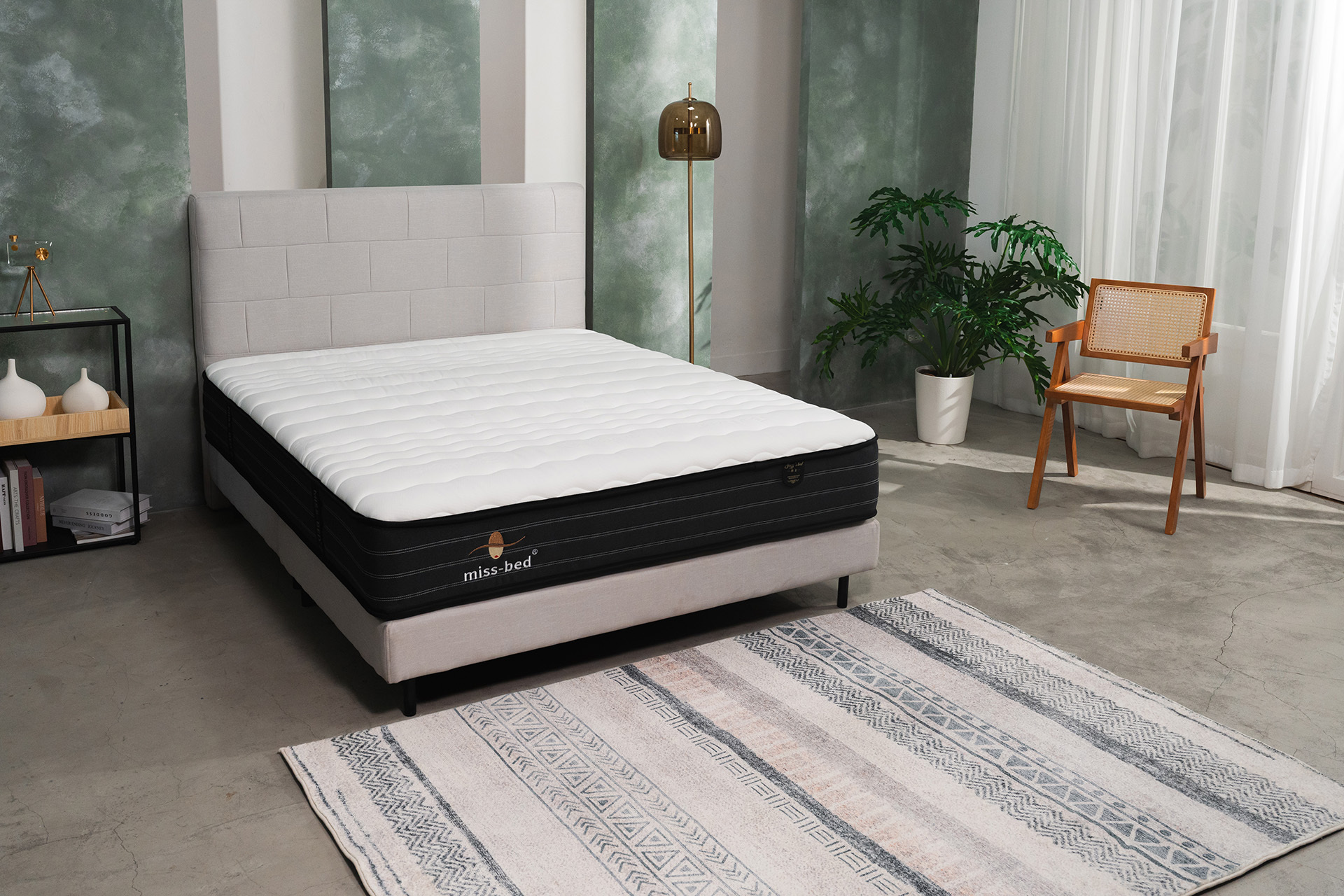 中鋼高碳鋼彈簧結構，提供脊椎強力的支撐與保護的瑞士三寧泰表布，有效對抗塵蟎、細菌、黴菌，使用的每層布料皆通過無毒紡織品認證，整體包覆性極佳，高彈力不易塌陷，翻動也絕不位移，特別適合年長者和成長中的兒童。