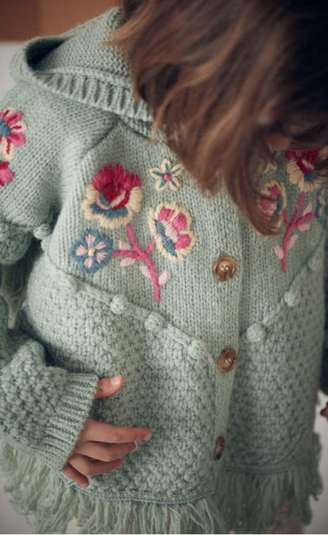 預購𓂃LOUISEMISHA│Clara Cape經典連帽刺繡斗篷．Sauge