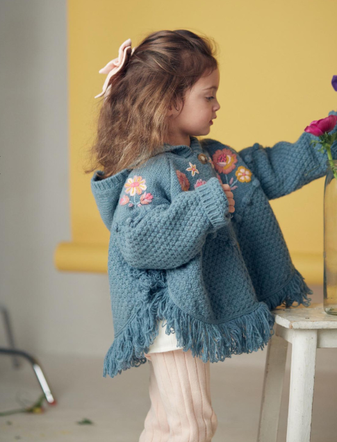 預購𓂃LOUISEMISHA│Clara Cape經典連帽刺繡斗篷．Stone Blue