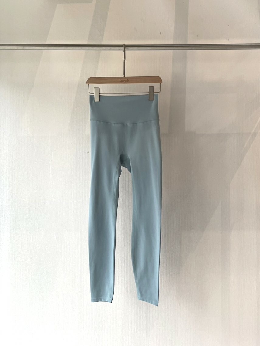 【瑕疵】薄荷灰 包覆翹臀legging