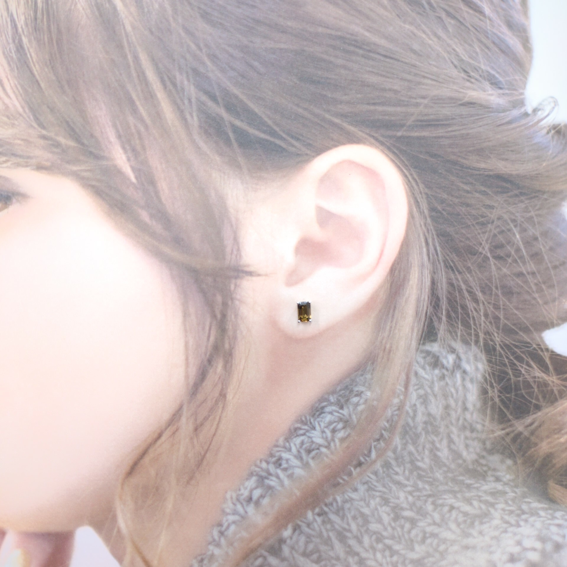 18K White Gold 0.60ct Sapphire Single Earring