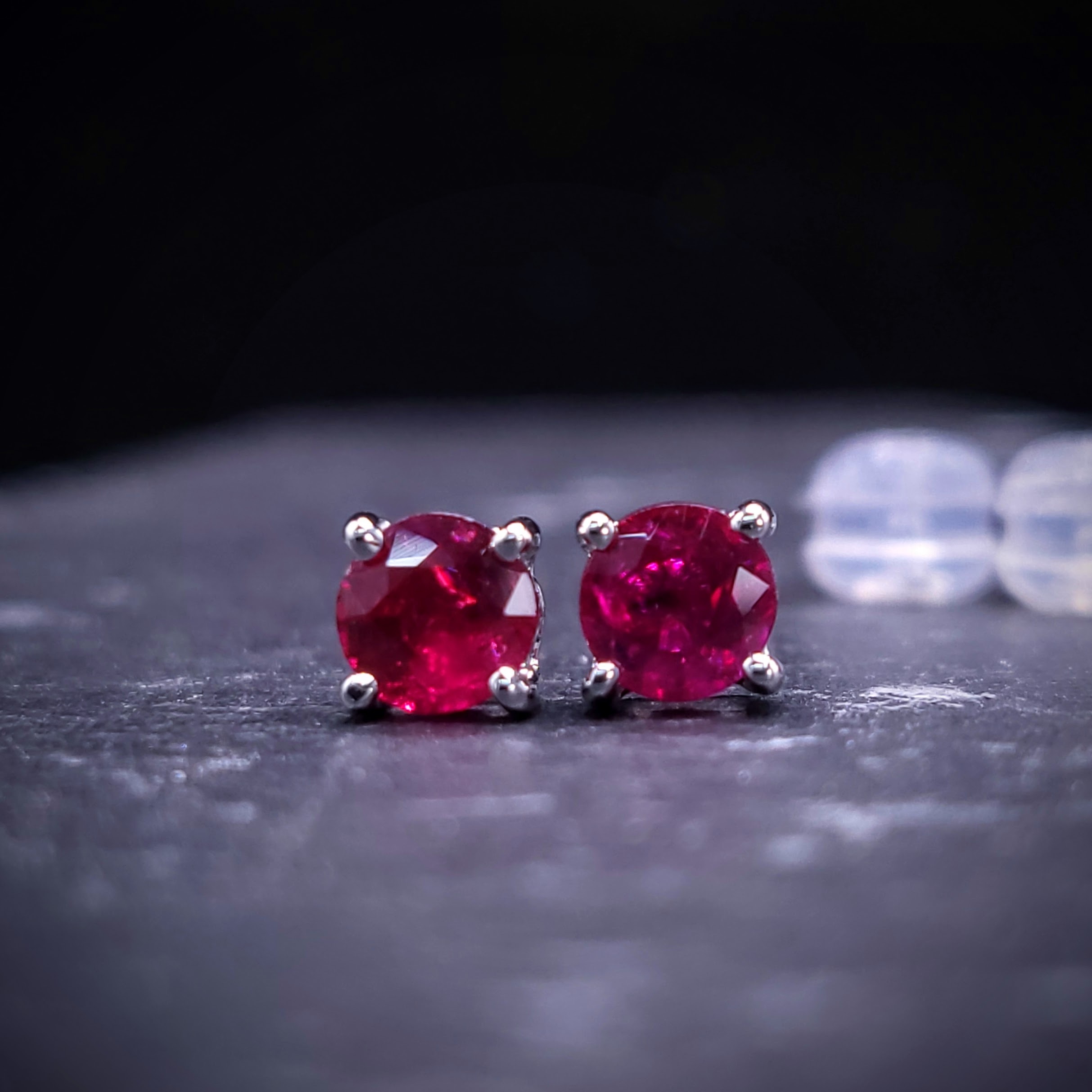 全新18K白金【主石87份紅寶石】耳環