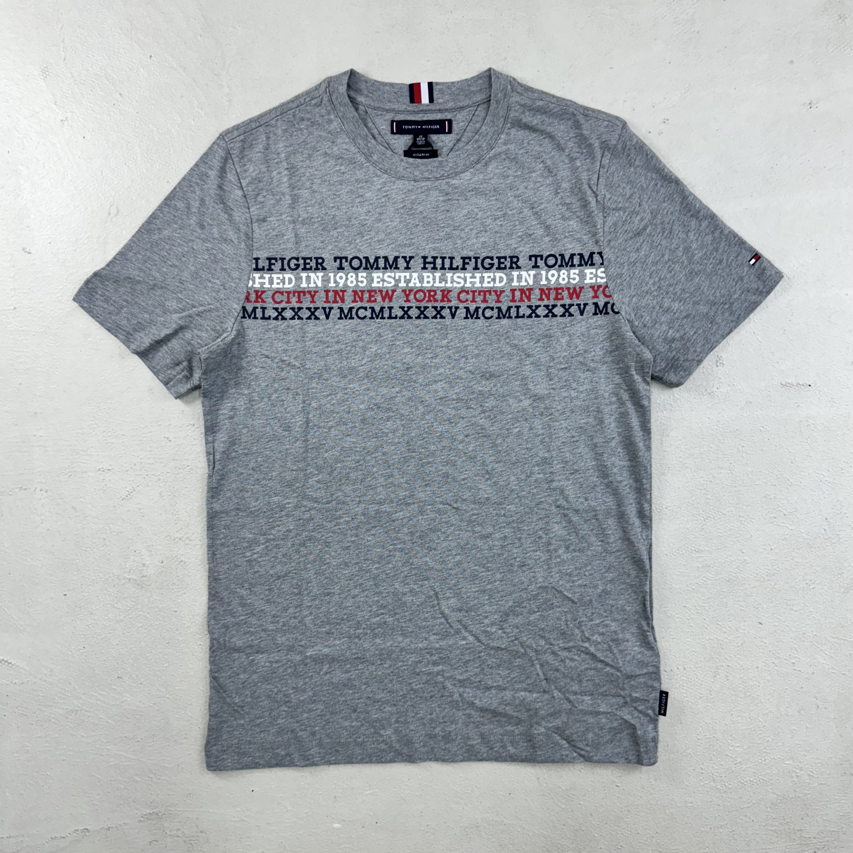 Tommy Hilfiger 連續排列字短袖