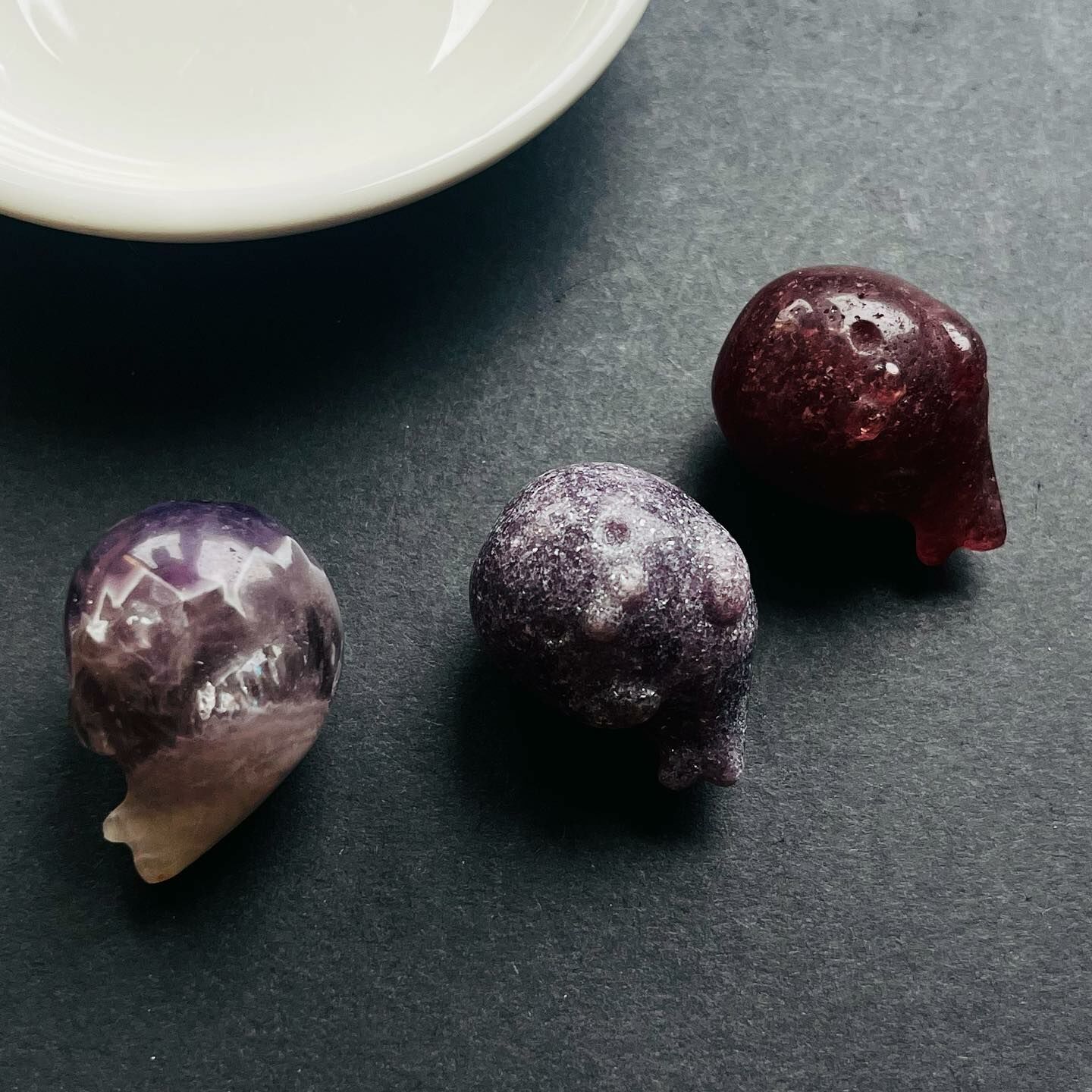 [原石] 水晶海獅 夢幻紫水晶、紫雲母、草莓晶 水晶公仔