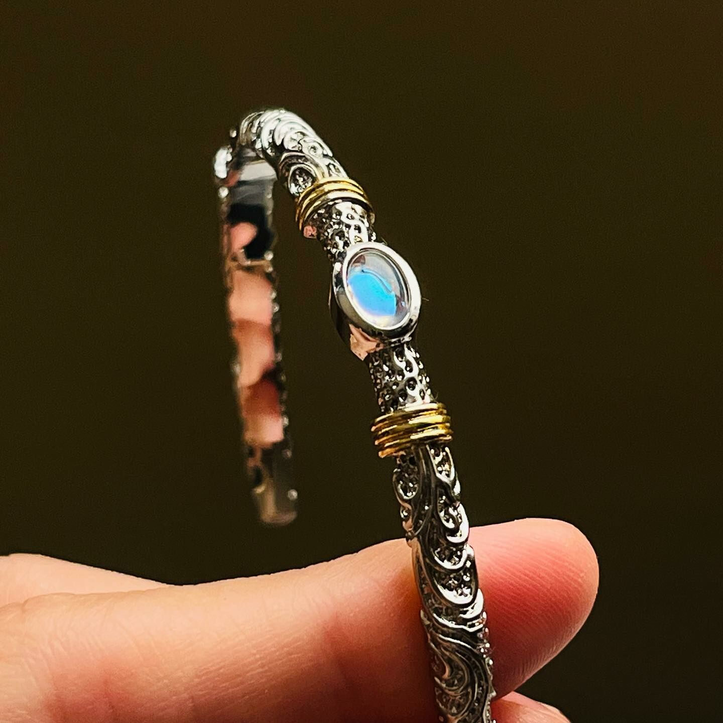 [原石] 人造蛋白石 金屬手鐲