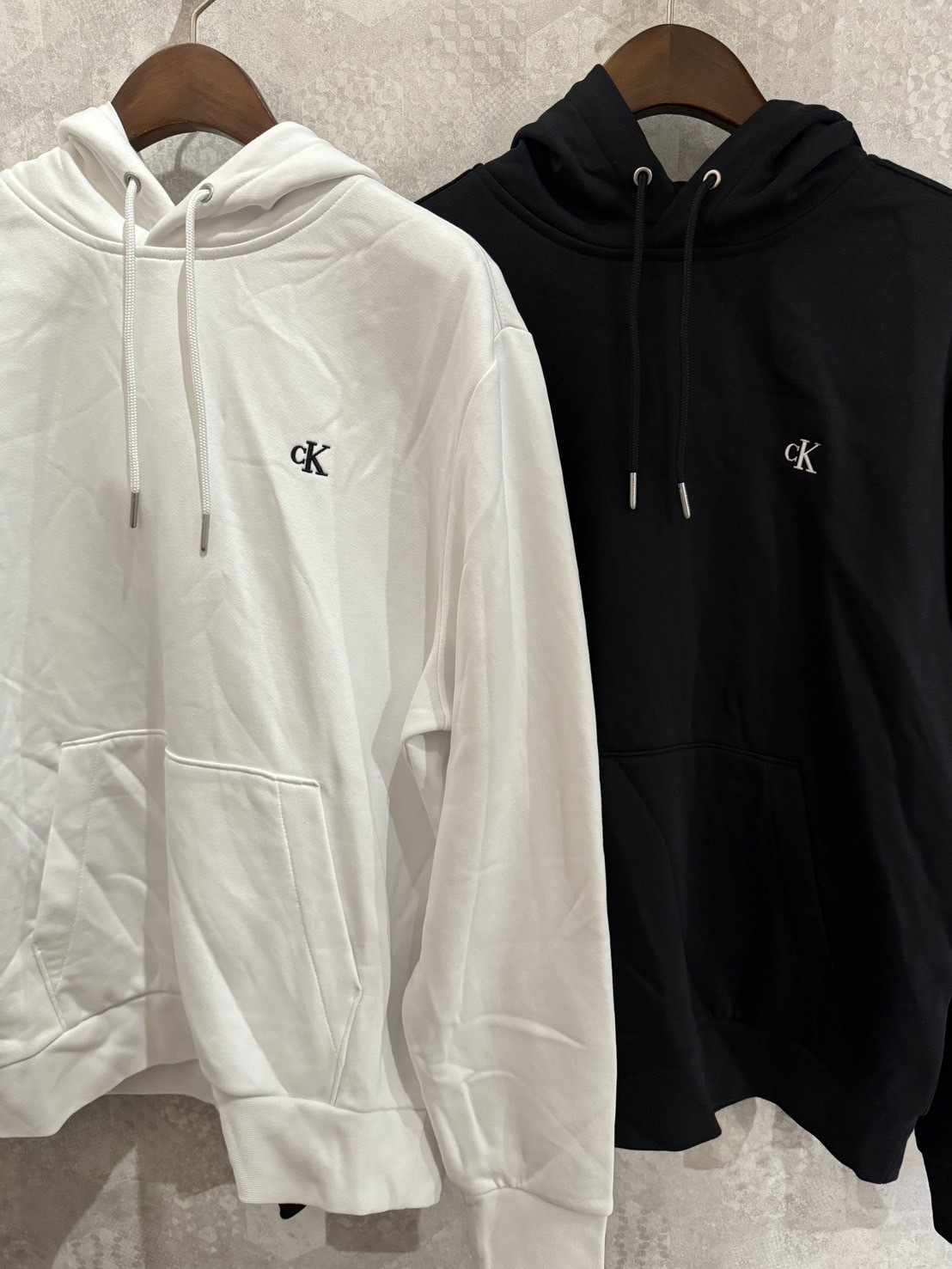 Calvin Klein CK 電繡小字母 帽T 連帽上衣