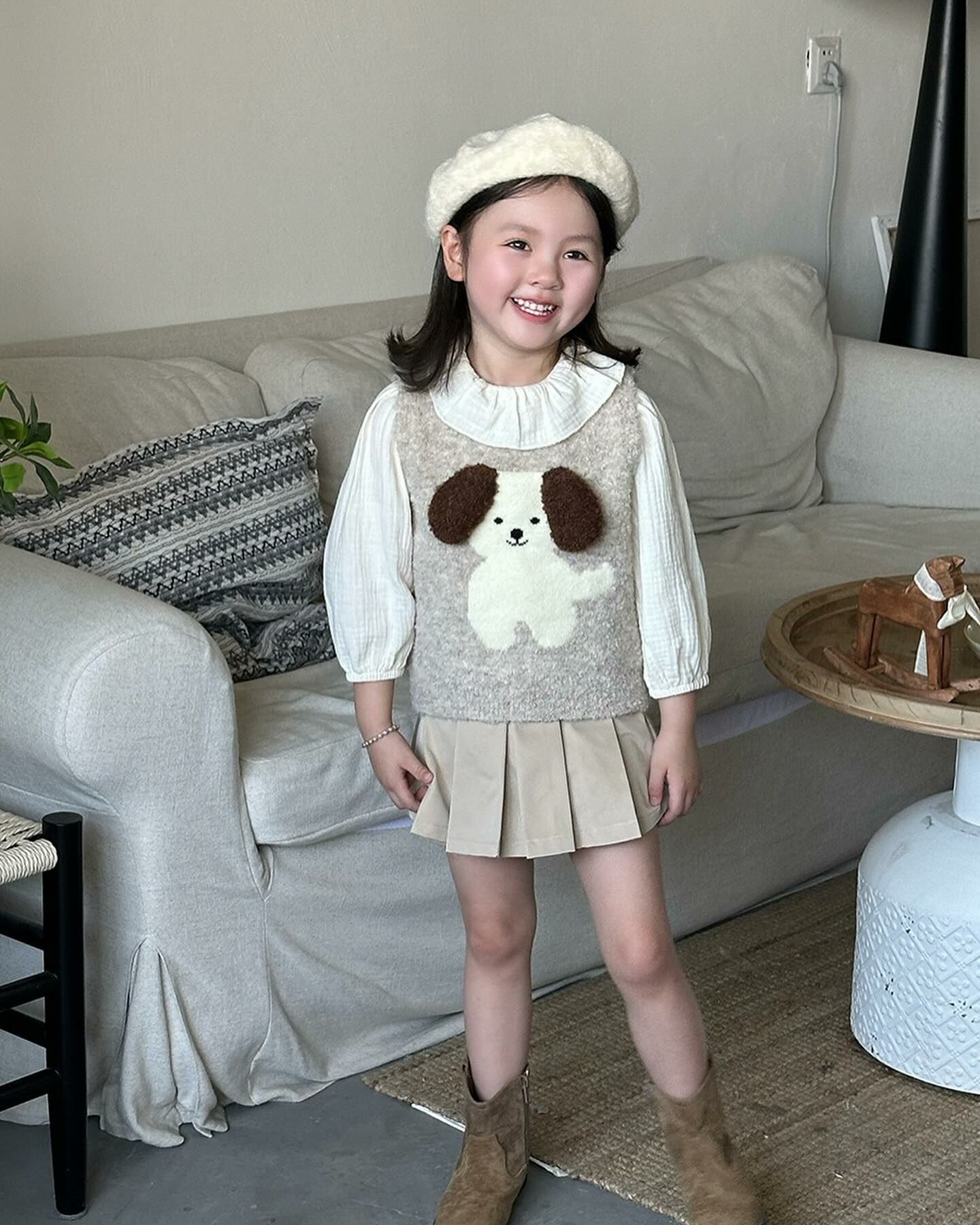 小狗毛衣背心/荷葉領上衣/奶茶百褶裙