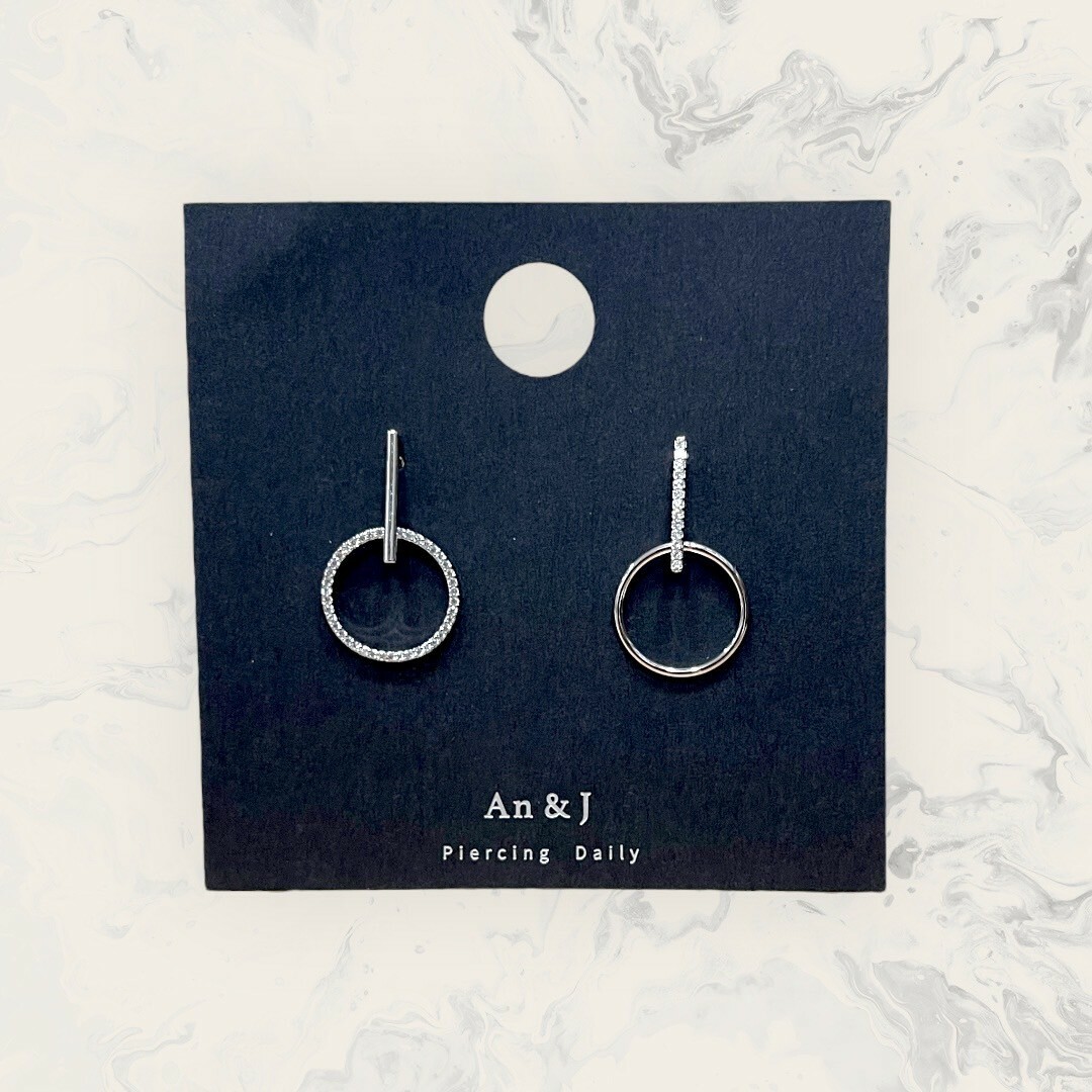 韓國直送-銀針 不對稱 直條吊線鋯圓框 鍍14K