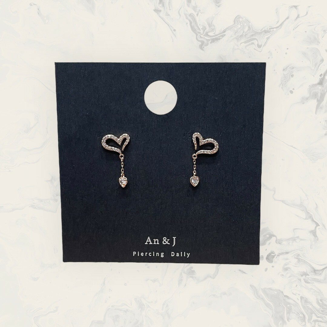 韓國直送-銀針 曲線線鋯愛心框垂鍊吊圓包愛心鋯 鍍14K