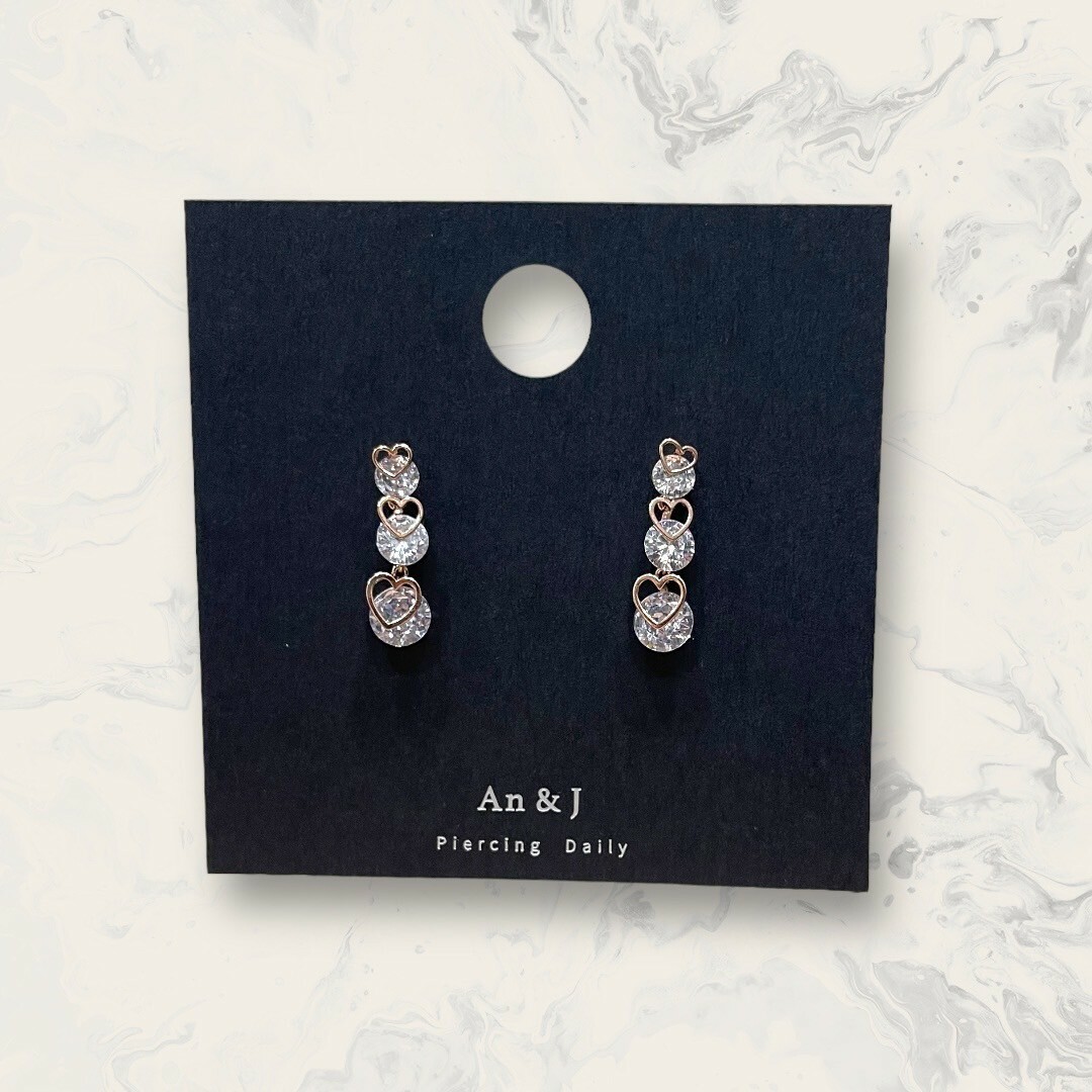 韓國直送-銀針 垂吊三連愛心框夾白鋯 鍍14K