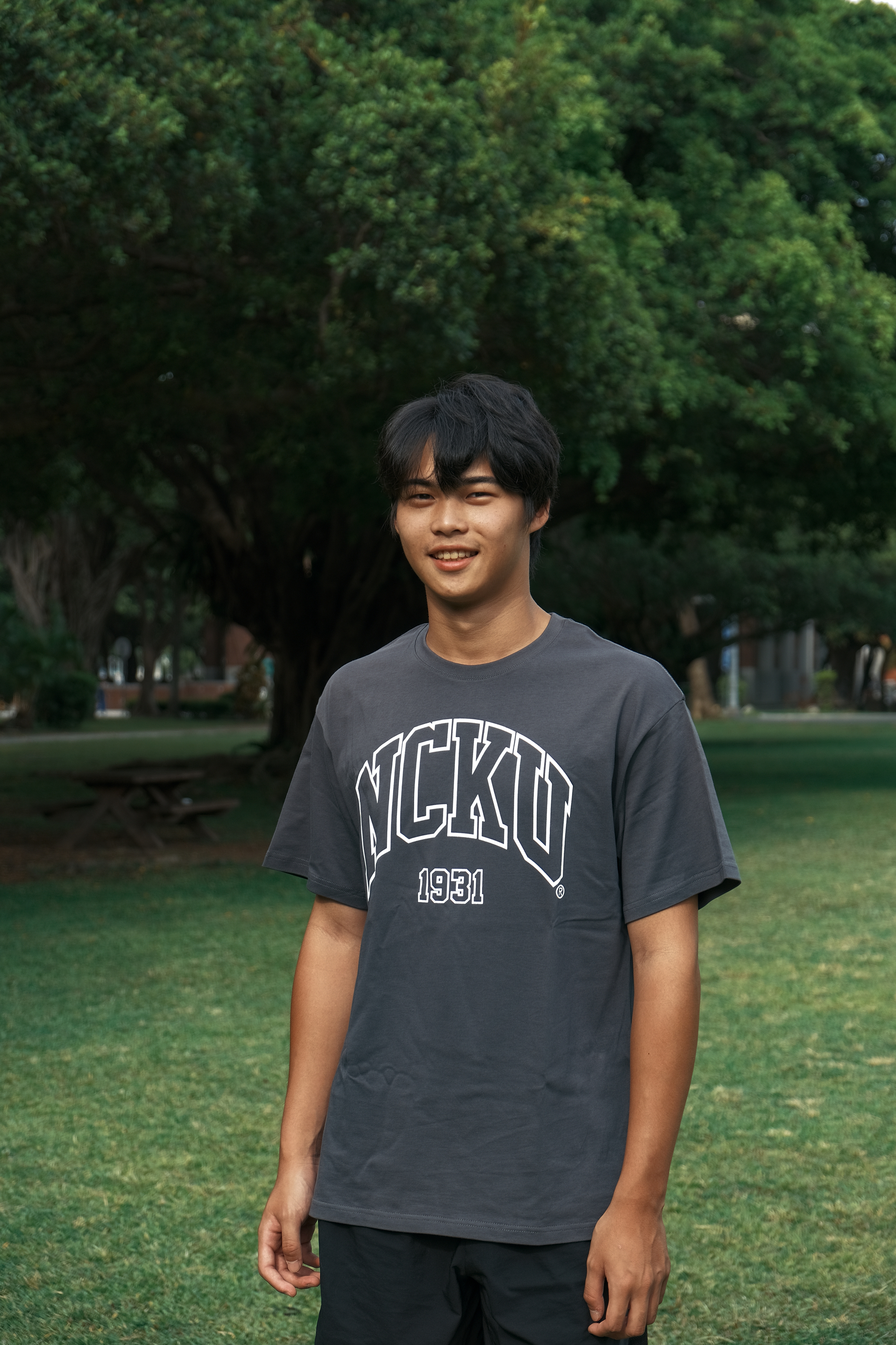 成功大學 NCKU 拱形鏤空校名 T-Shirt