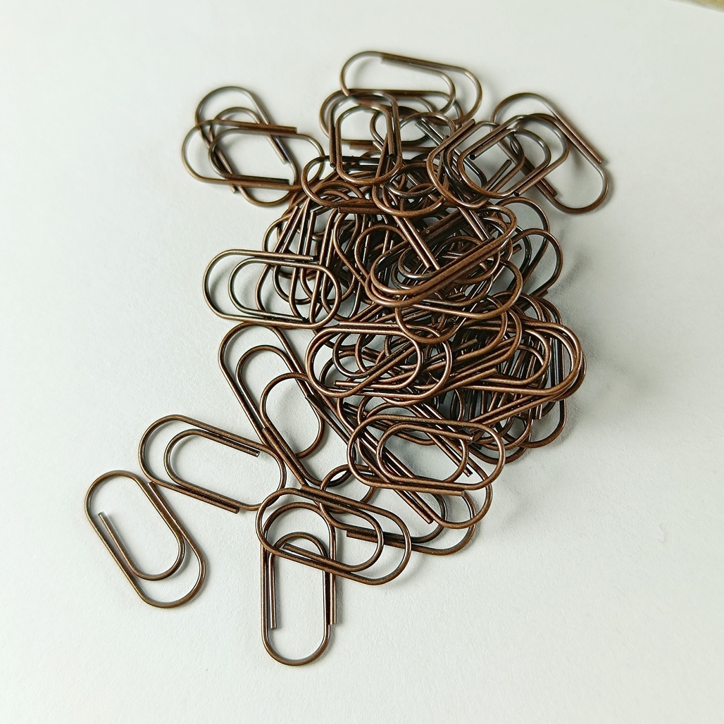 手帳拼貼好幫手 1.6cm迷你復古迴紋針 紅銅/鎳黑/黃銅色 (50枚入/附收納鐵盒)