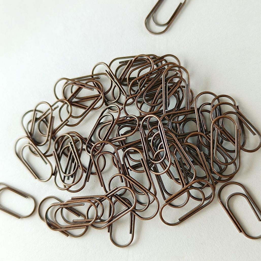 手帳拼貼好幫手 1.6cm迷你復古迴紋針 紅銅/鎳黑/黃銅色 (50枚入/附收納鐵盒)