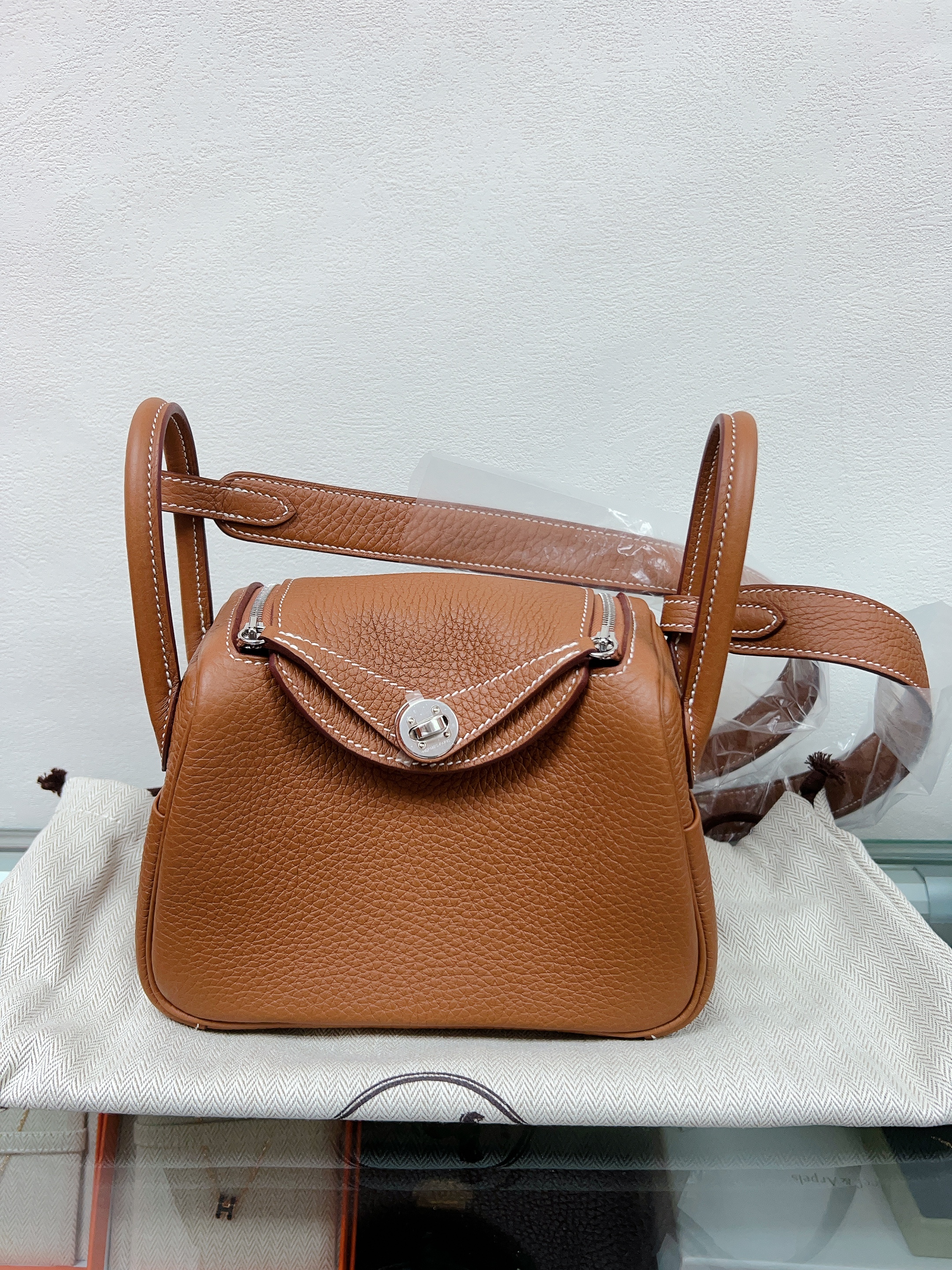 *Unused* Hermes mini lindy/ gold PHW/ stamp b