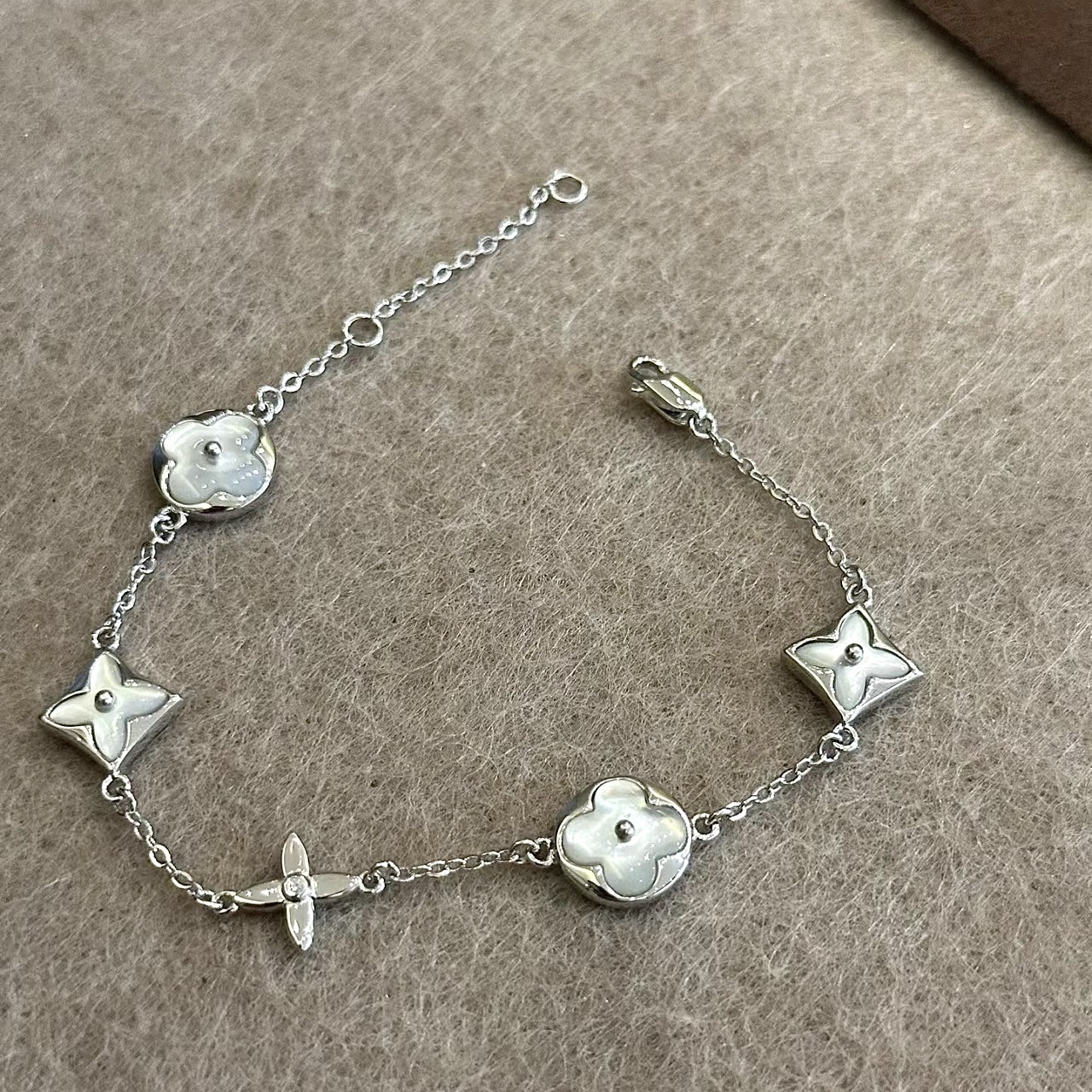 18k va白月光母貝神仙老花”定製五花手鍊