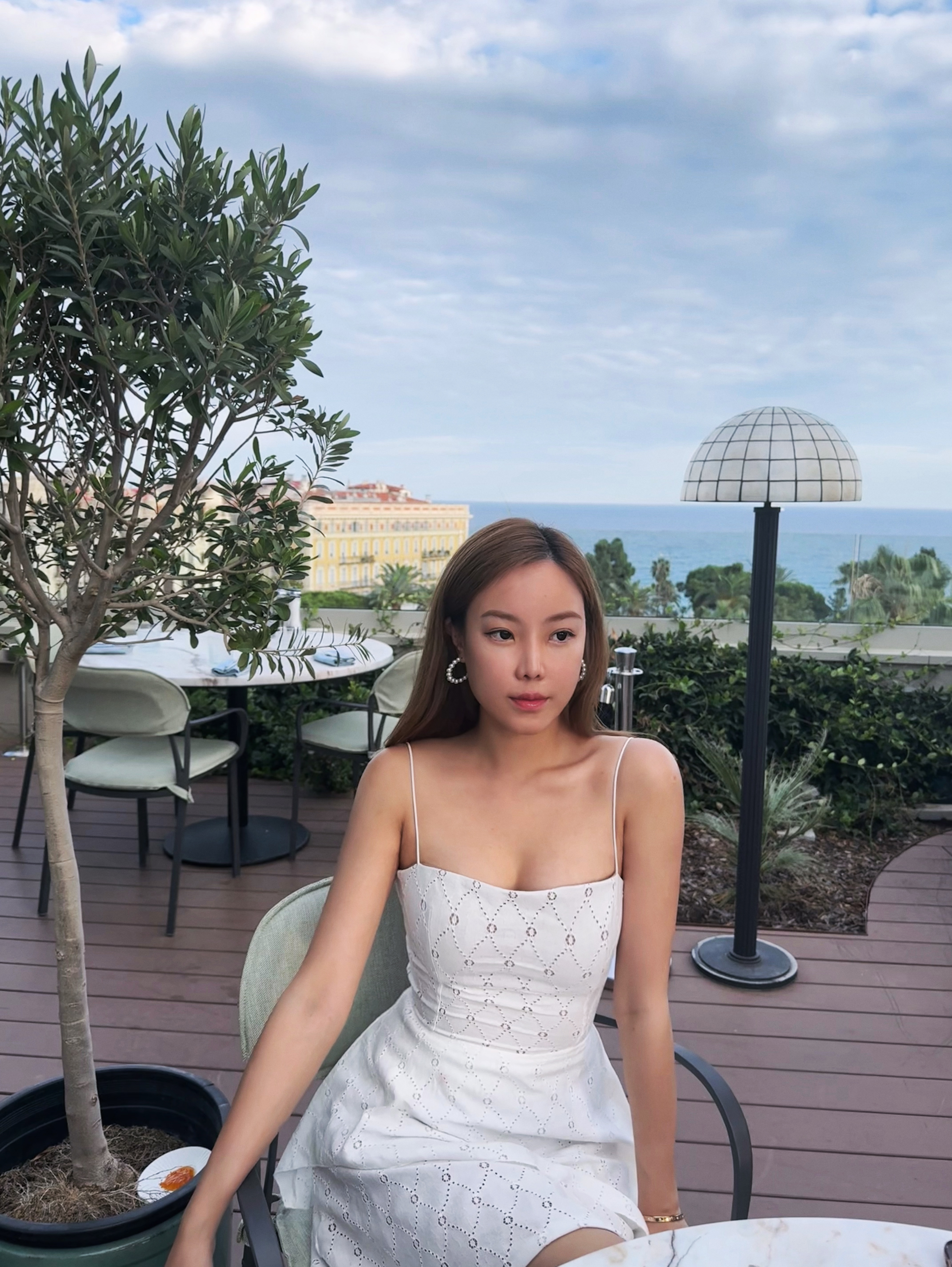 Me Time 細肩帶顯瘦蕾絲短洋裝