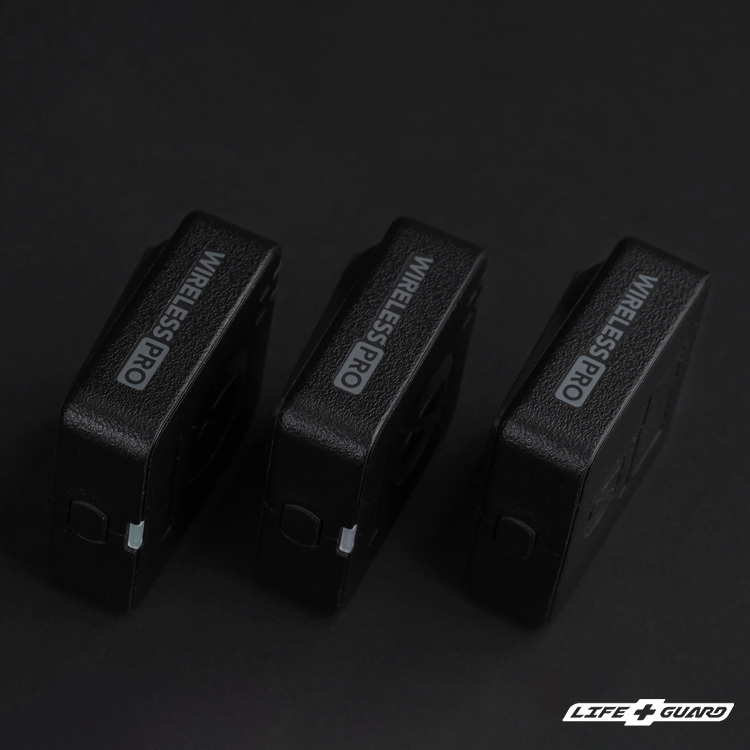 黑色砂紋貼膜質感特寫，LIFE+GUARD 設計風格