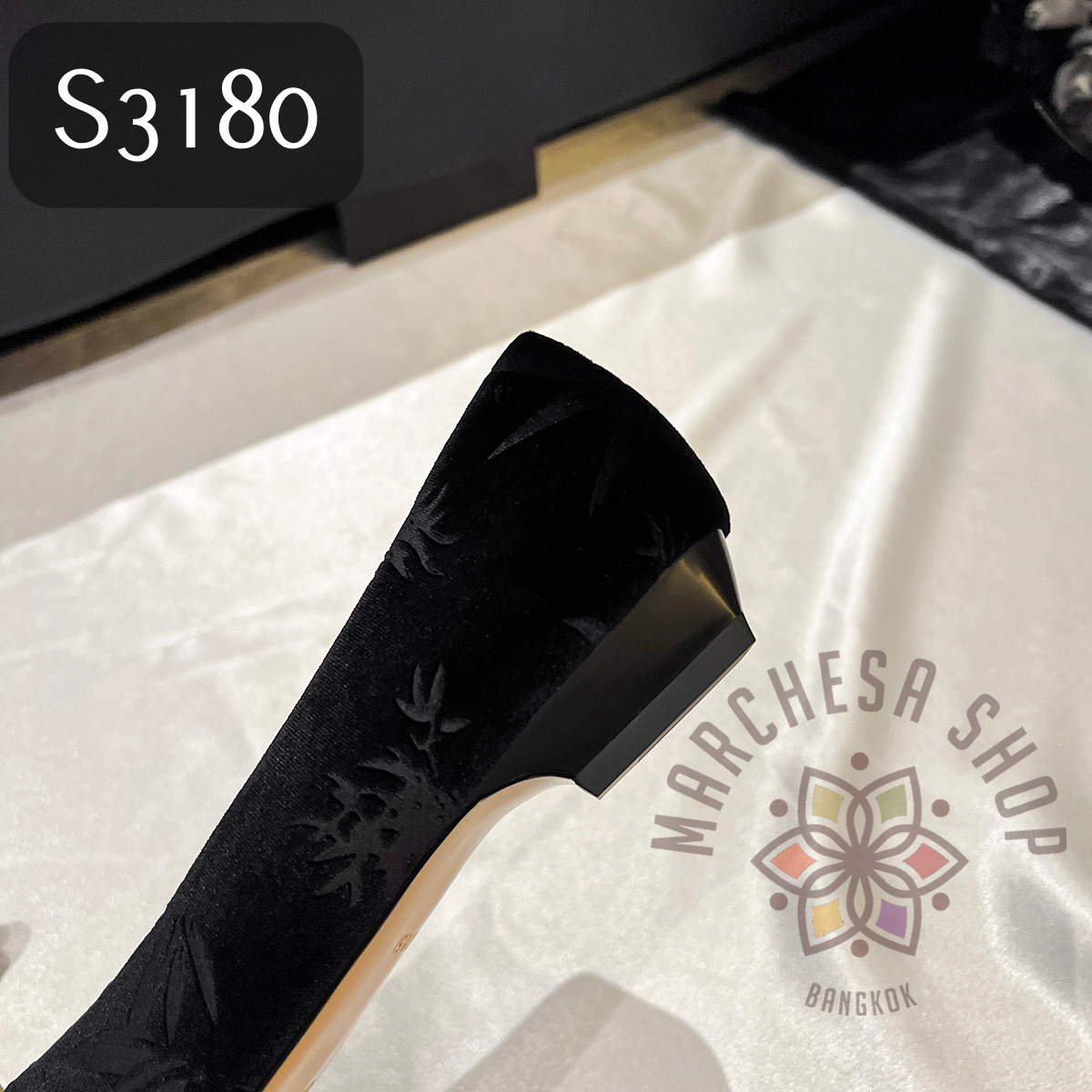 S3180 - 羊皮絲絨暗花尖頭平底鞋