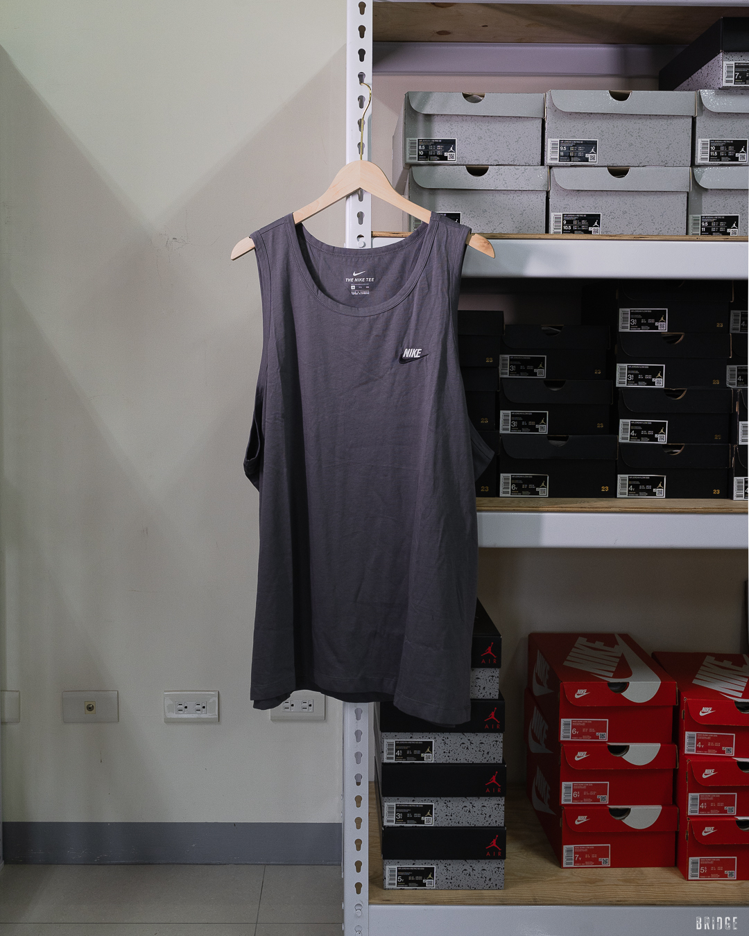 NIKE 深灰 黑勾背心 (美版 部分無吊牌 介意勿下)