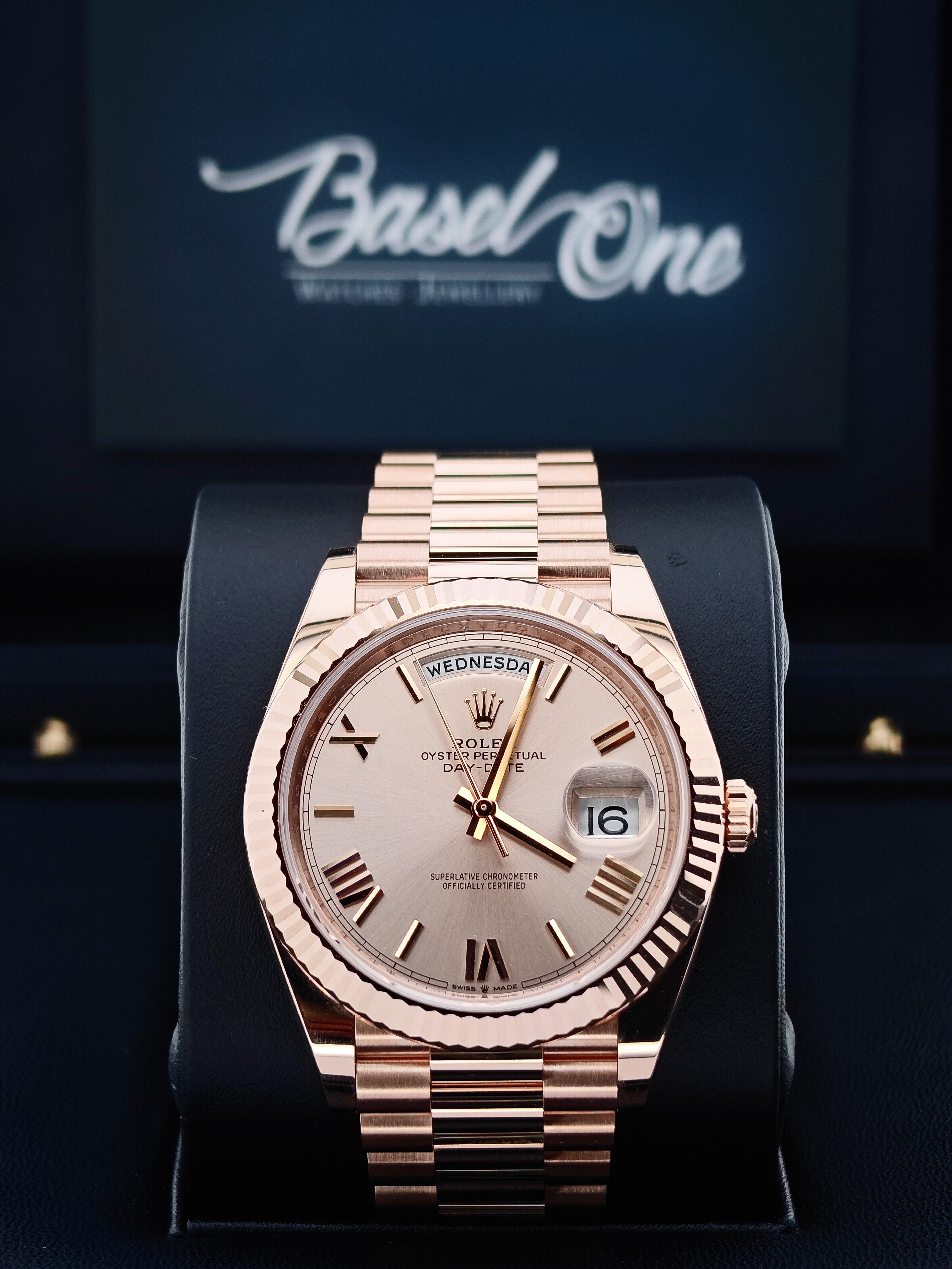 BRAND NEW ROLEX 228235 DAY DATE 40 SUNDUST DIAL ROSE GOLD 40mm