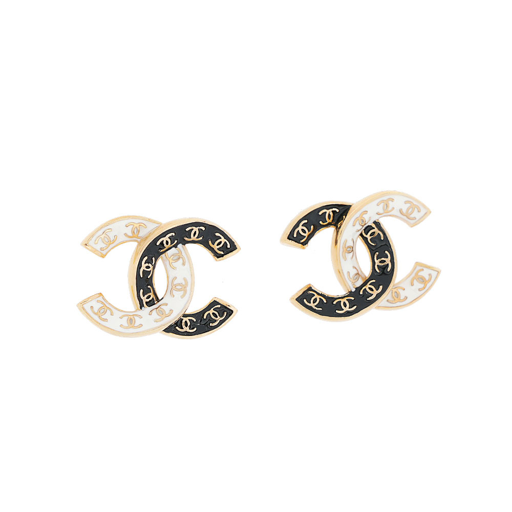 【CHANEL 】滿版CC Logo 雙色針式耳環(黑色/白色) ABC996 B16125 NW385
