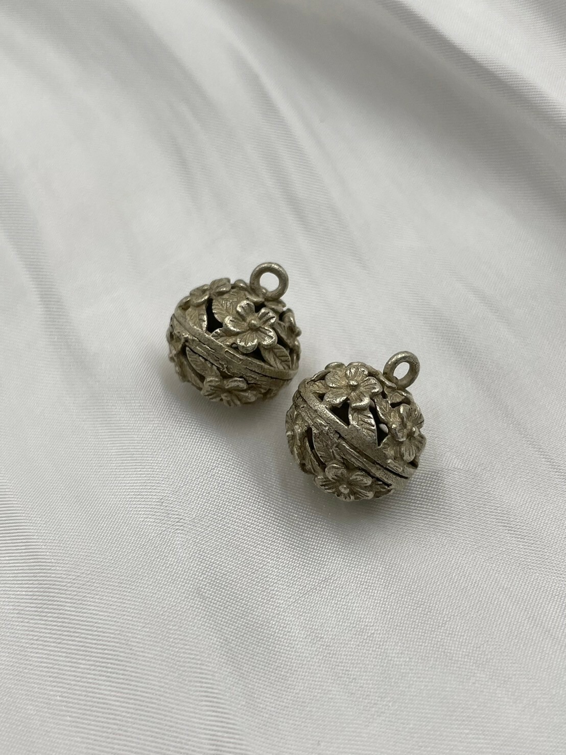 藏銀雕刻鏤空小圓扣直徑1.4cm