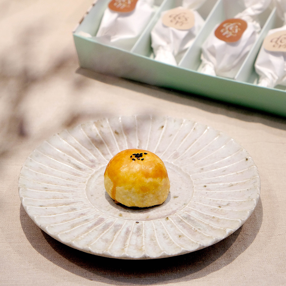 egg yolk pastry gift box