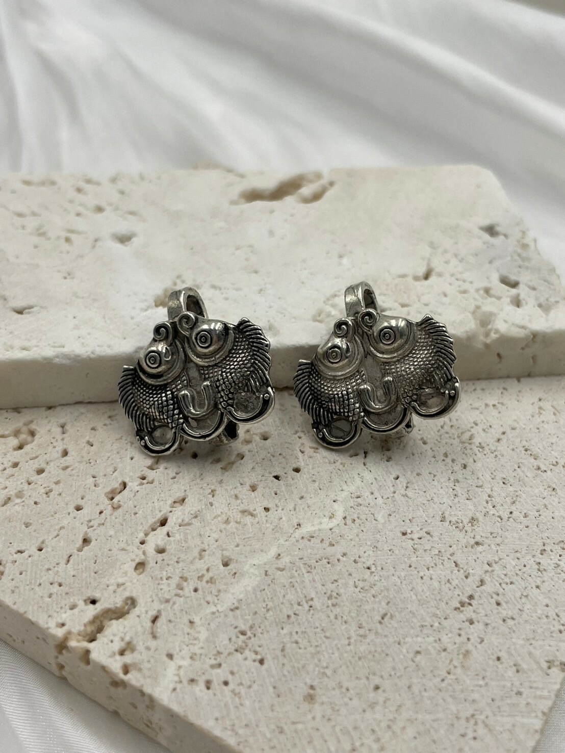 No.1(對)-藏銀掛鉤.2隻魚面對面