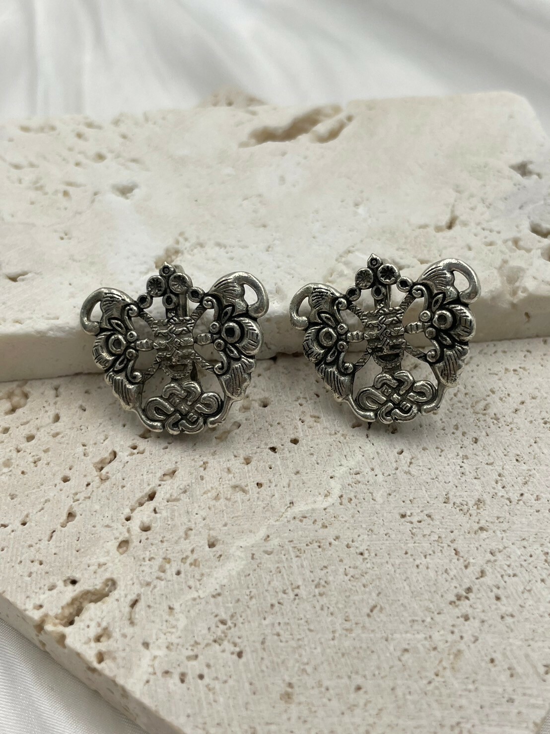 No.3(對)-藏銀掛鉤.王字大花中國結