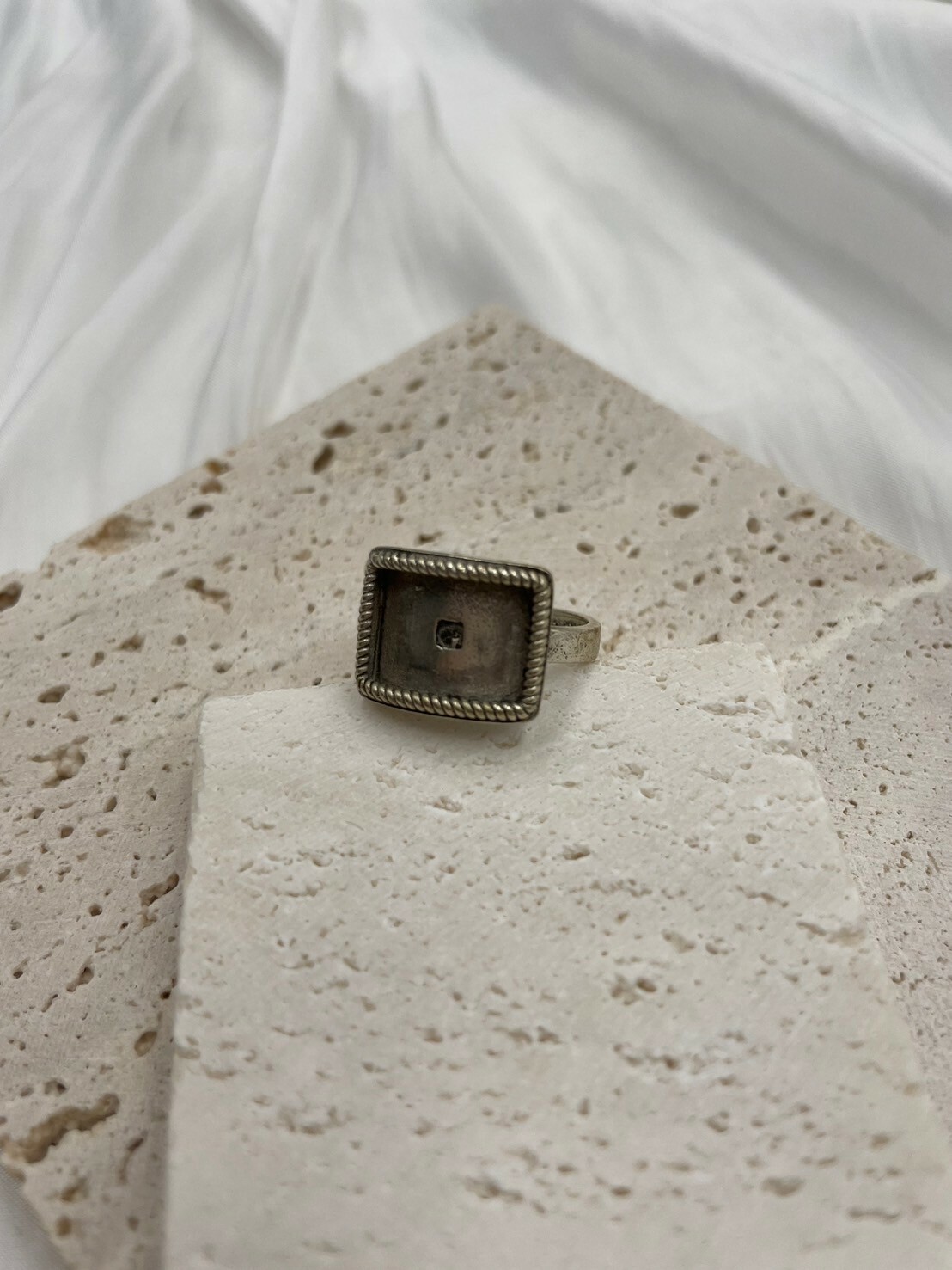 No.15手工藏銀長方形面扭紋邊戒指