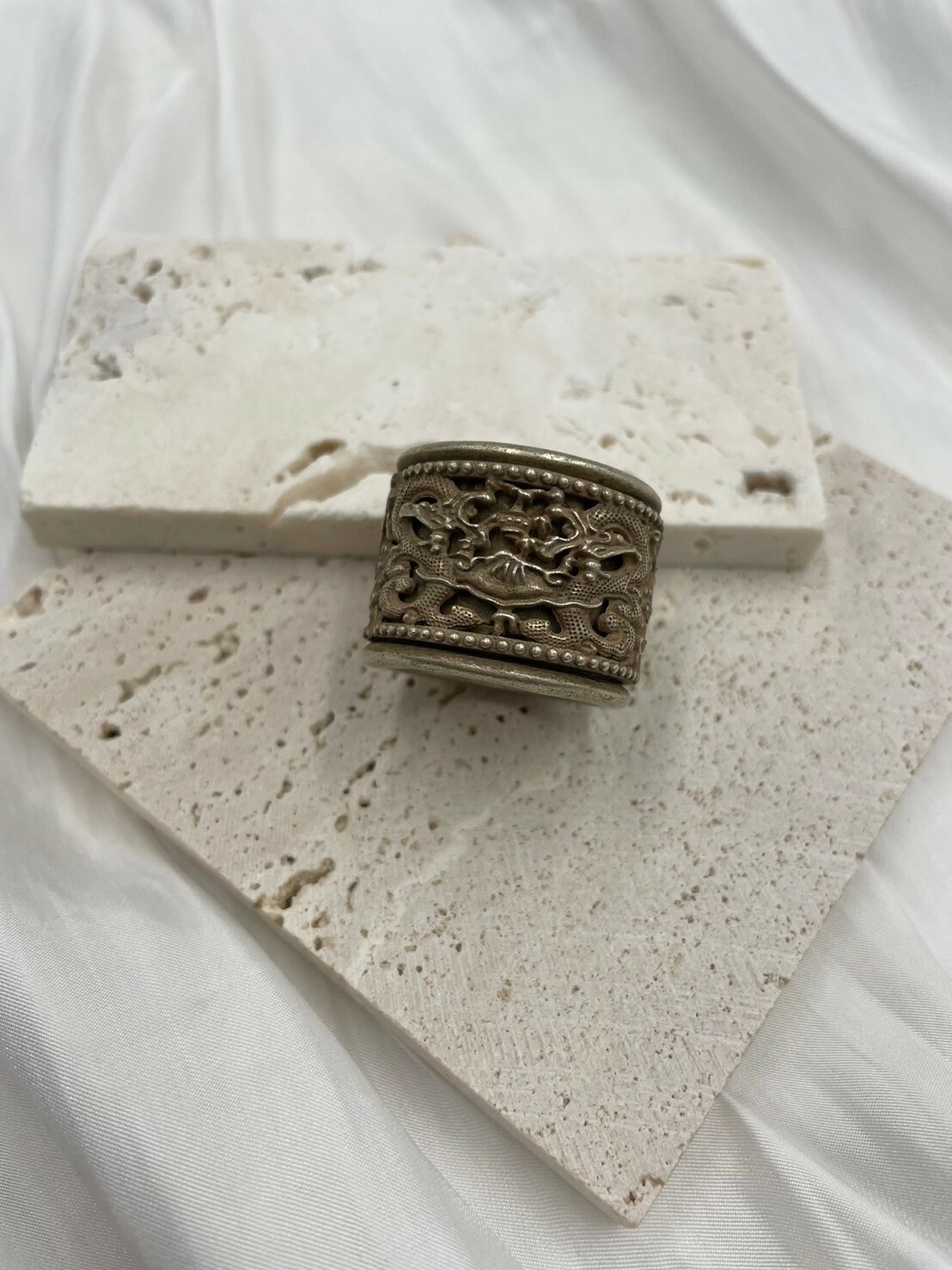 No.1藏銀浮雕雙龍戲珠扳指戒圍2.2cm寬2cm