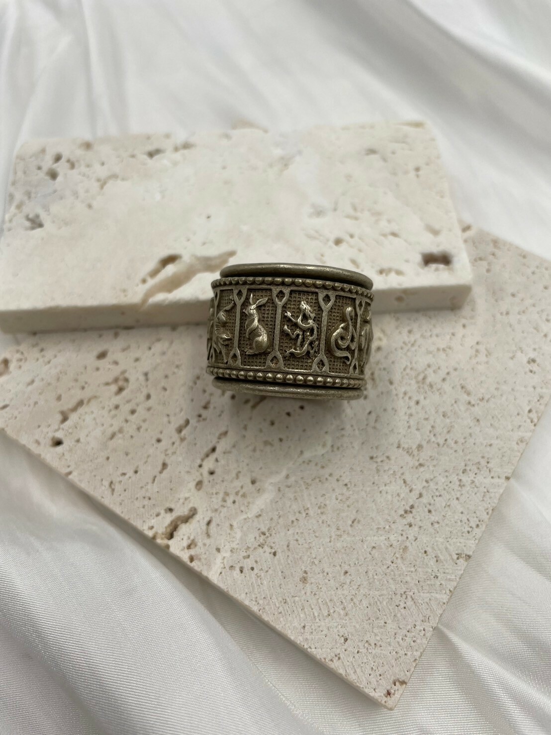 No.2藏銀浮雕十二生肖扳指戒圍2.2cm寬2cm